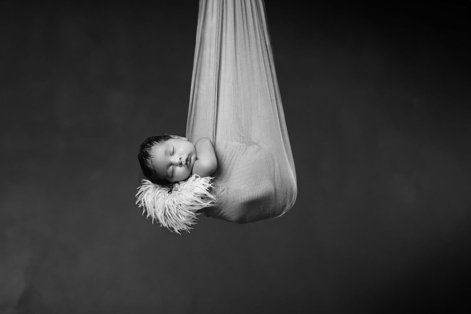 New born baby photoshoot with parents – Impresio Studio