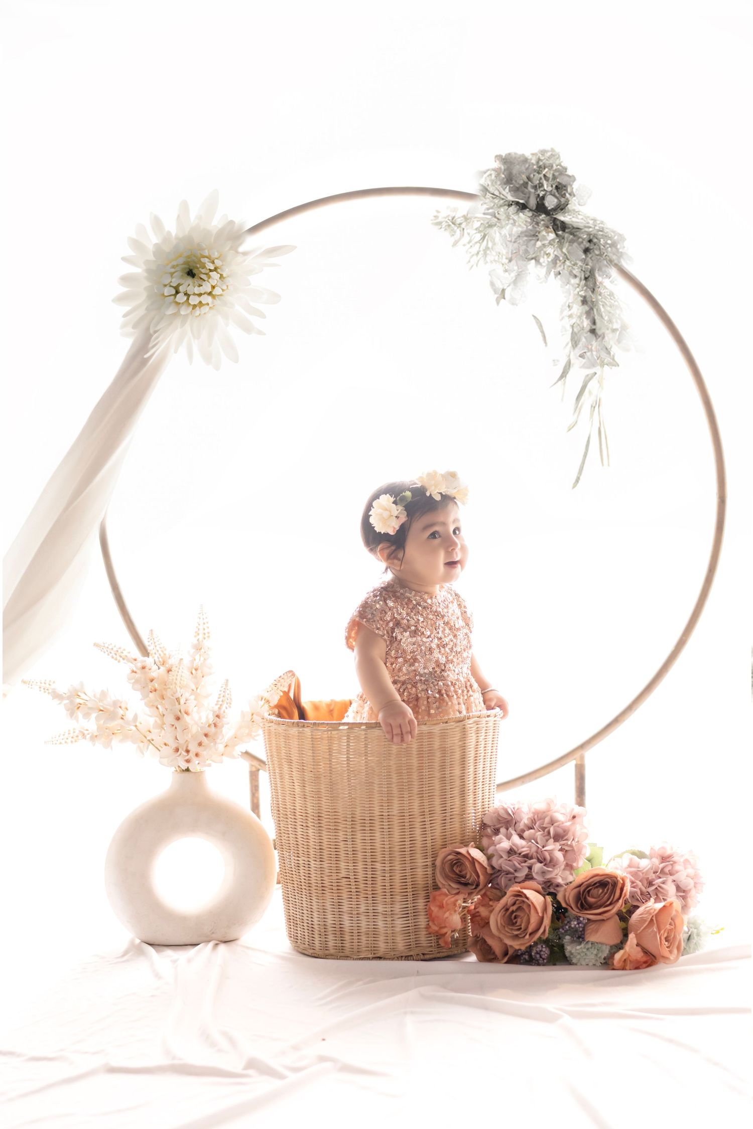 First birthday photoshoot in vintage setup – Impresio Studio