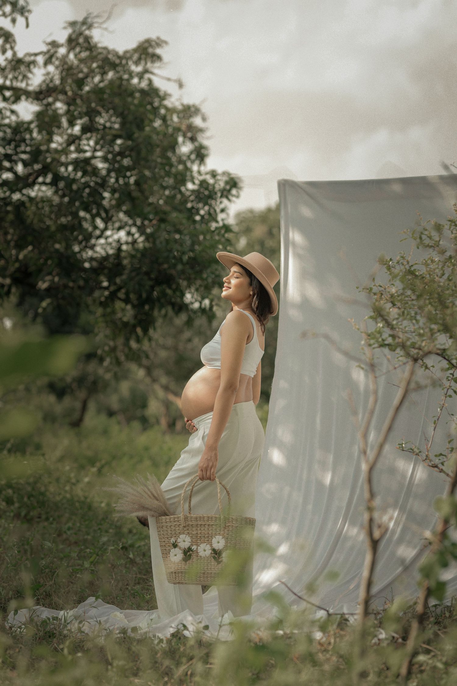 Designer maternity shoot – Impresio Studio