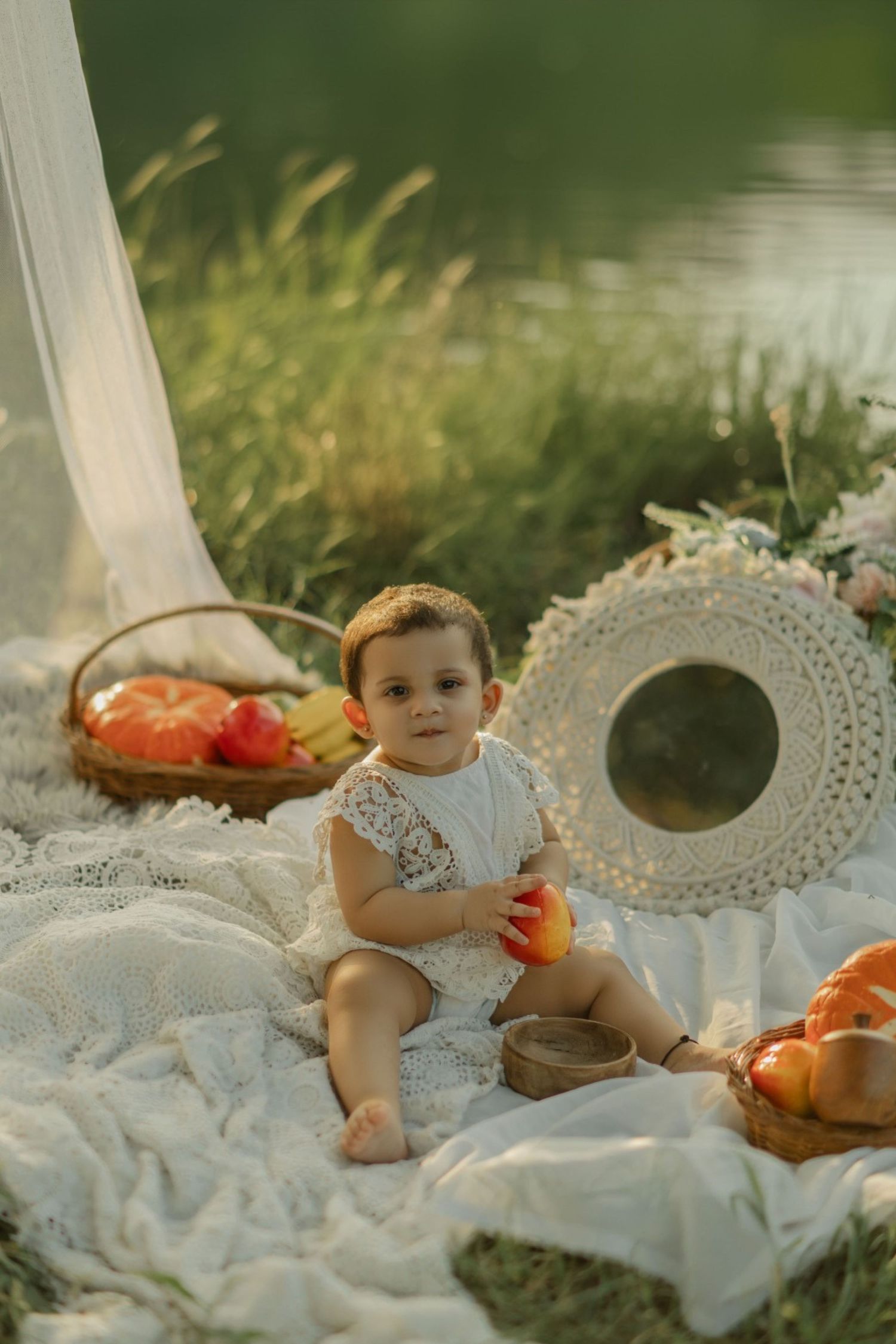 Baby’s pre birthday shoot with hot air balloon theme – Impresio Studio