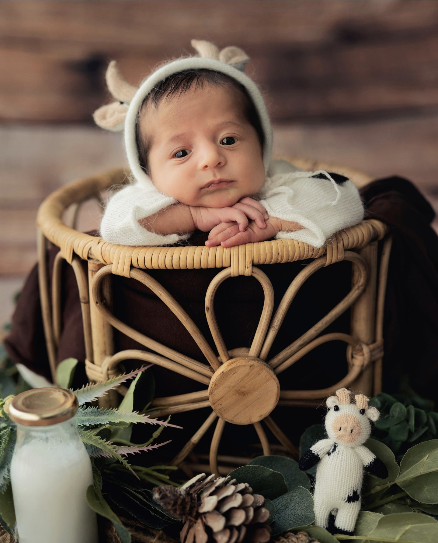 Minimal newborn photoshoot near me – Impresio Studio classic look