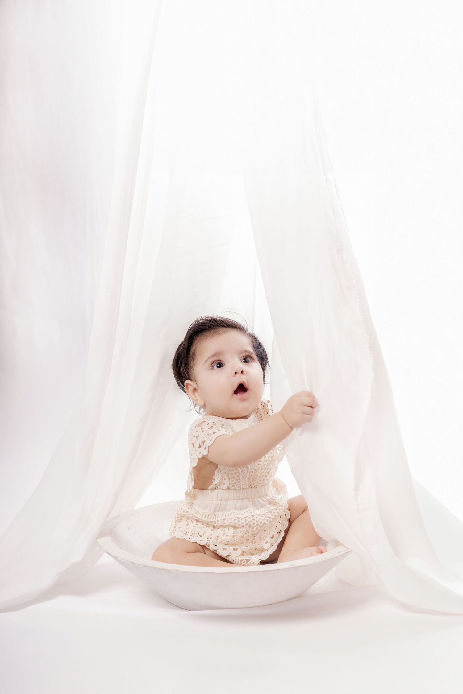 First birthday photoshoot near me with crown and cake – Impresio Studio