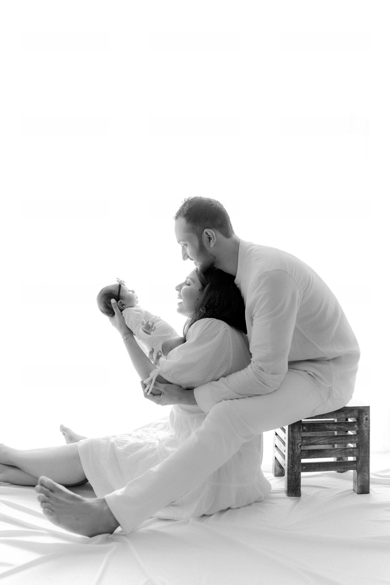 Candid family portraits in natural sunlight – Impresio Studio