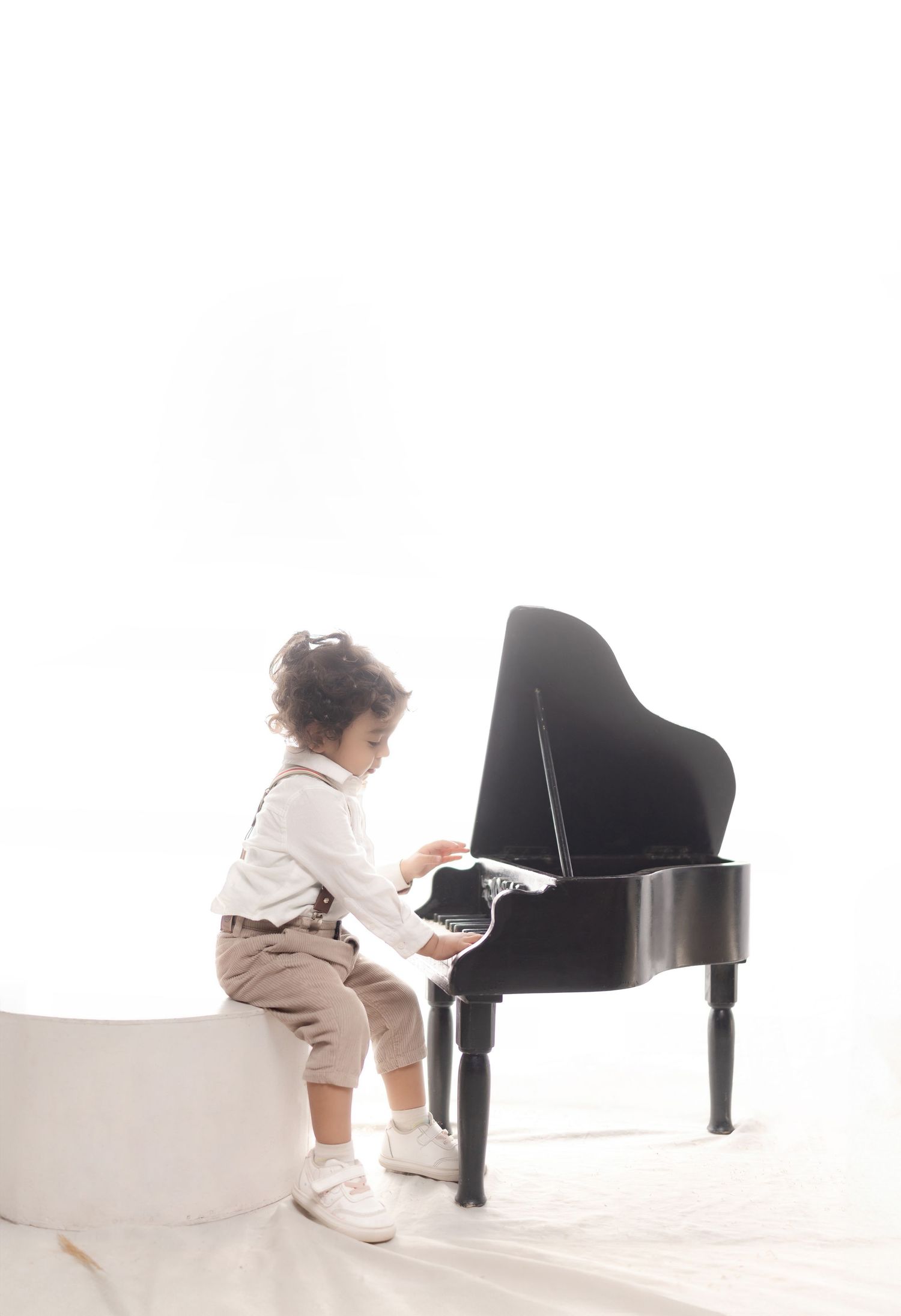 First birthday photoshoot near me with pastel decor – Impresio Studio