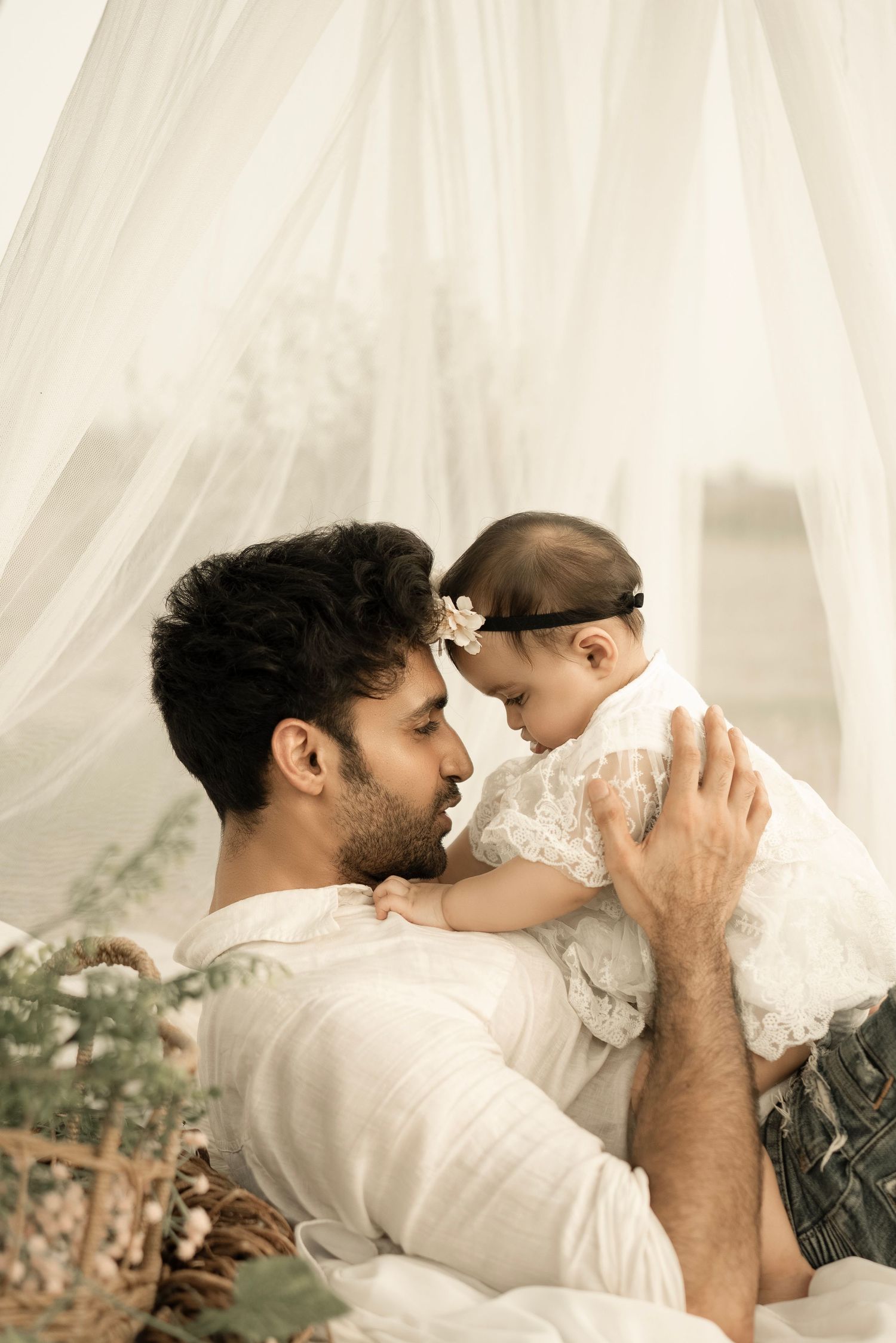 Creative family photography session with candid emotions – Impresio Studio