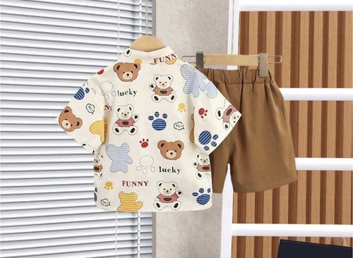 White t-shirt with teddy bear print pattern paired with brown shorts for toddlers.