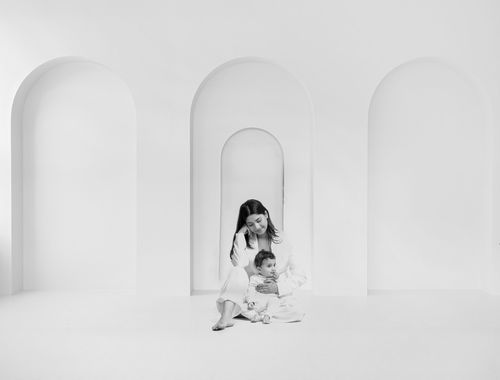 Artistic newborn photoshoot near me – Impresio Studio