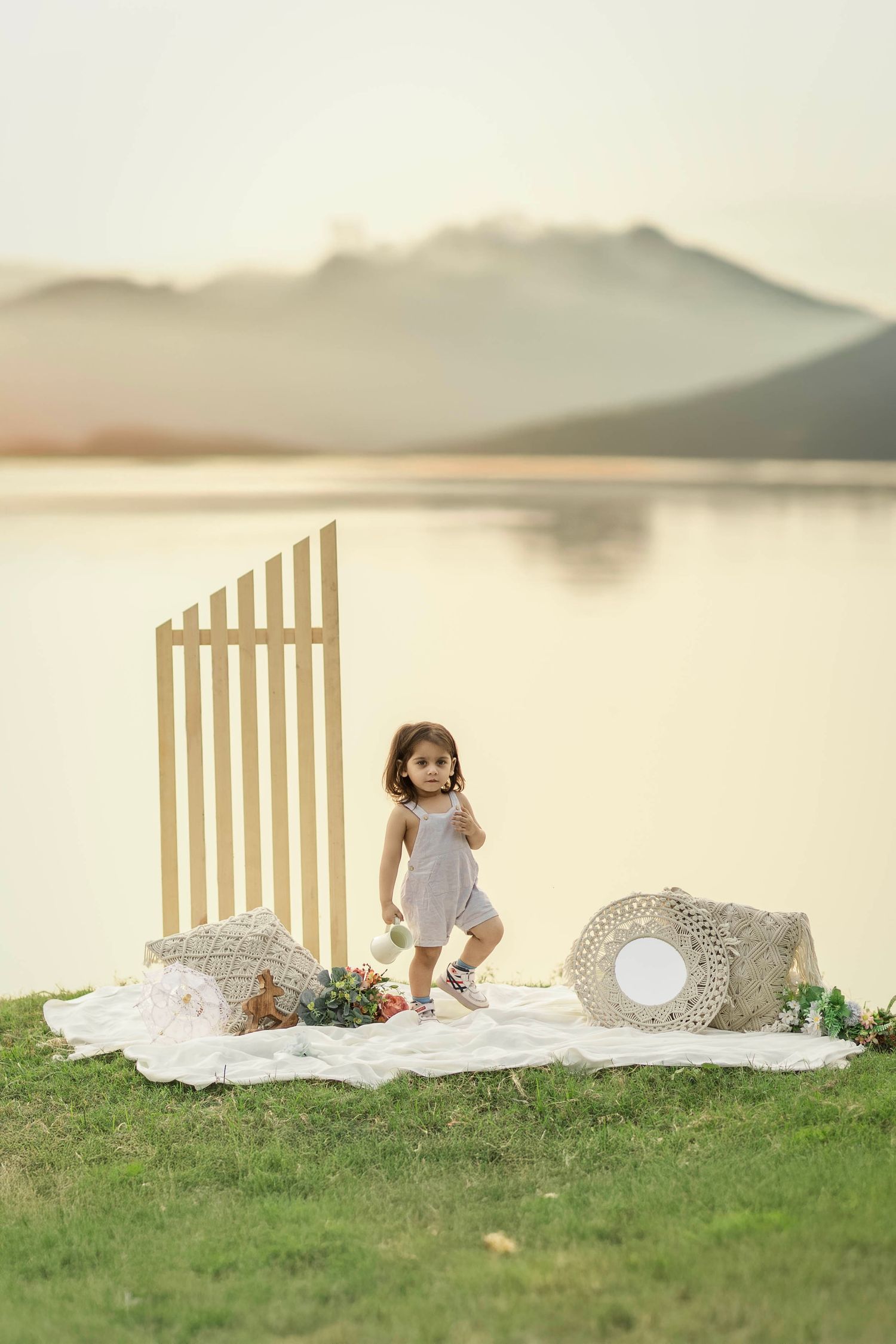 First birthday photography near me with family portraits – Impresio Studio