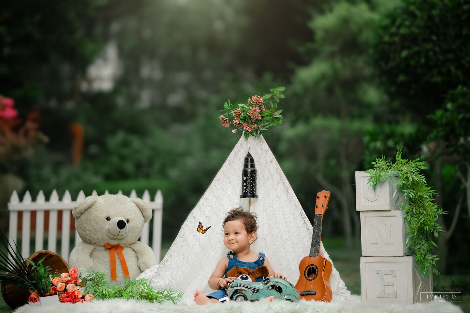 Pre birthday shoot with fairytale and crown styling – Impresio Studio