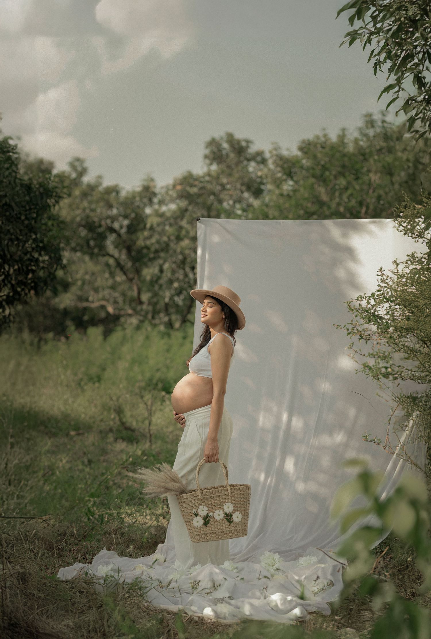 Outdoor pregnancy shoot by Impresio Studio