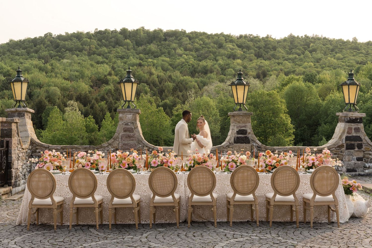 A panoramic photography sequence showing stone benches against an ancient wall with lanterns and trees in the background.