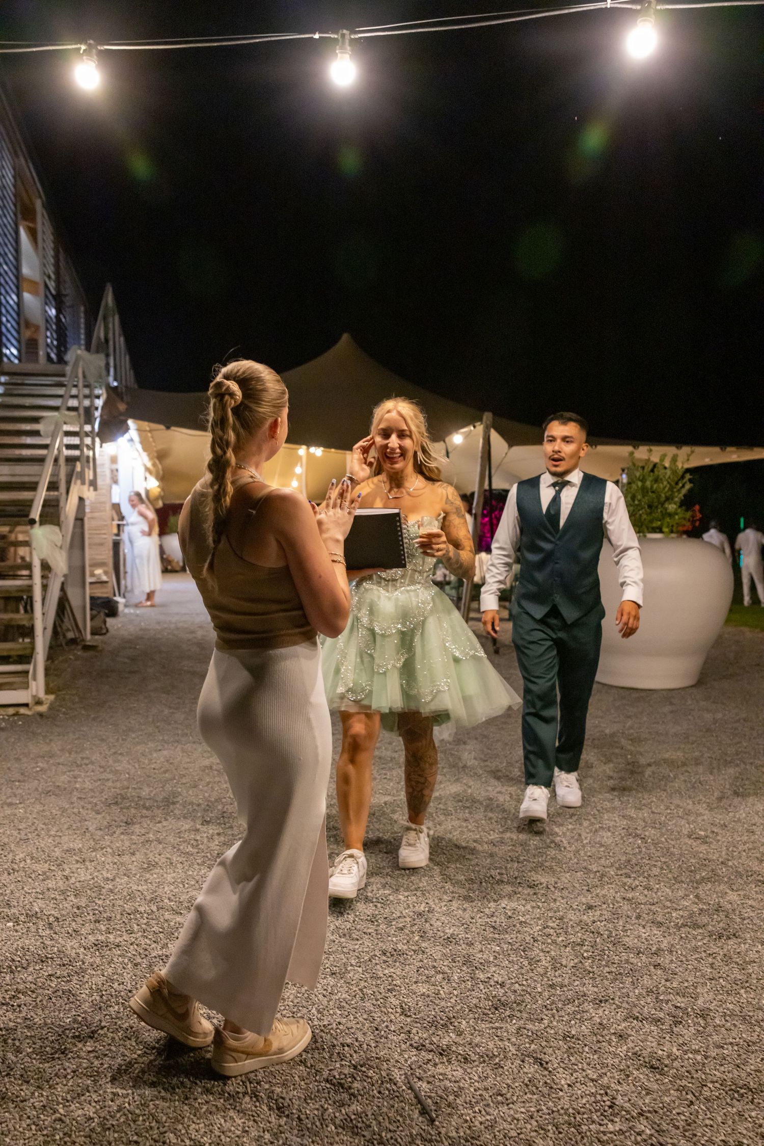 Transmission de l'album polaroids durant le soir même du mariage.