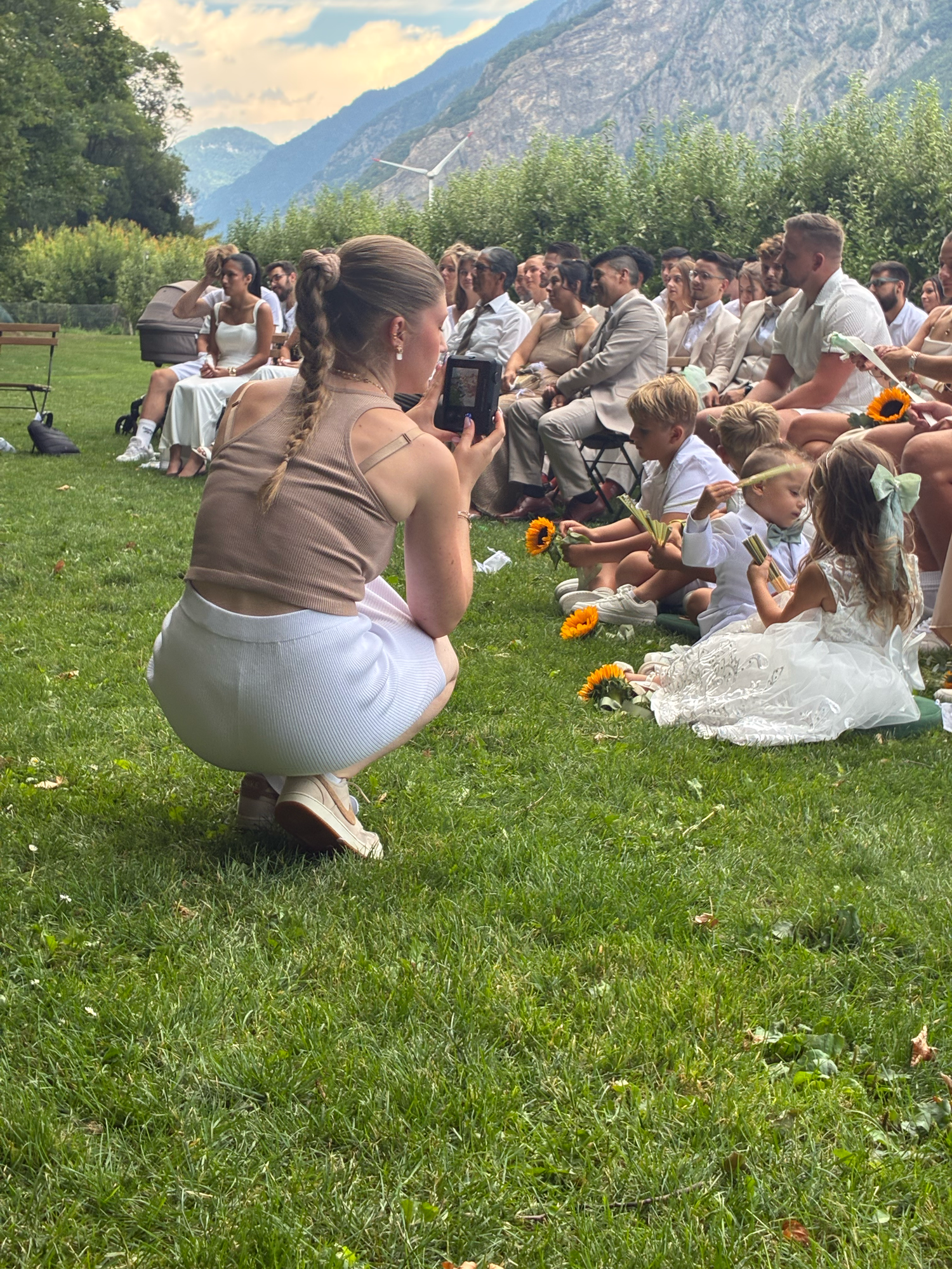 Photographe polaroid durant mariage en Suisse.