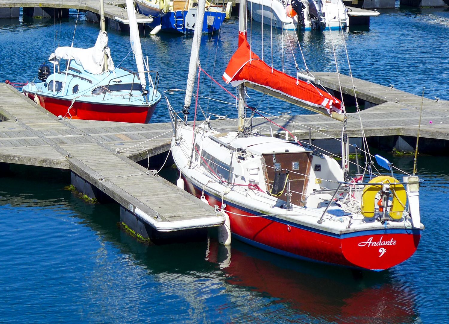 boats with red