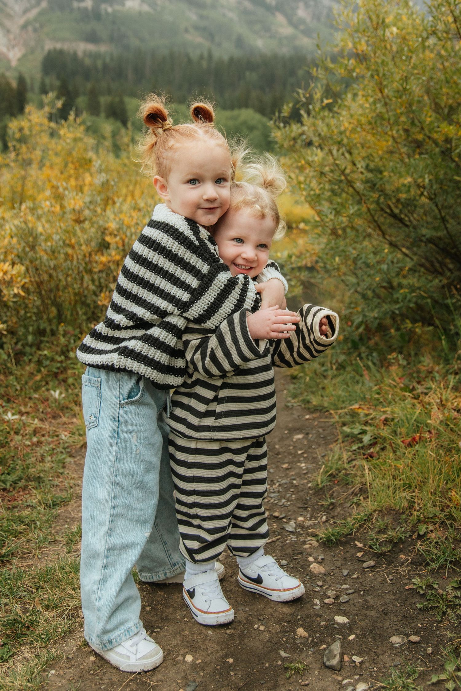 Fall family photo Crested Butte, Colorado siblings sisters river