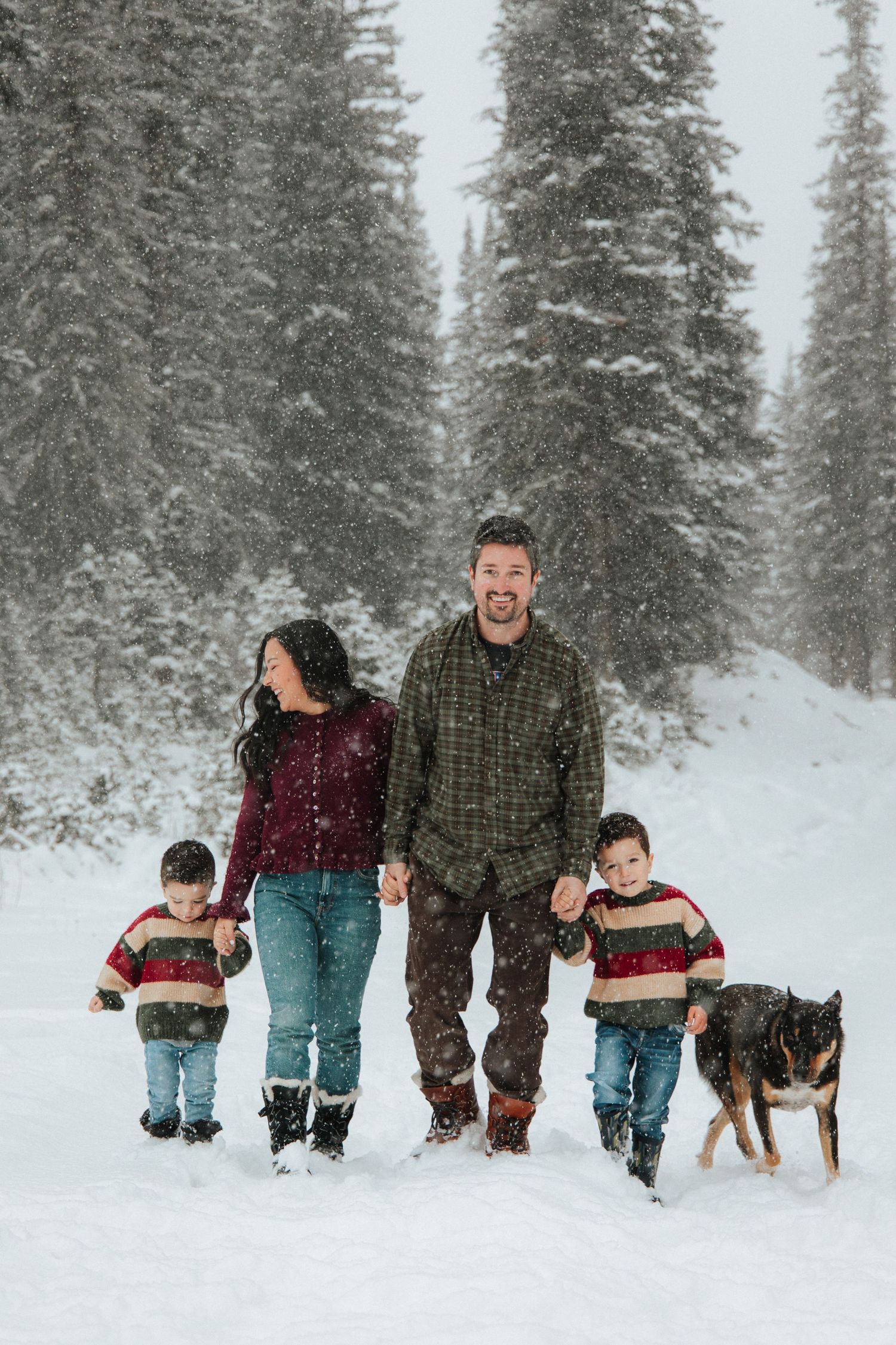 Crested Butte winter family photo. Colorado mountain photography snowy