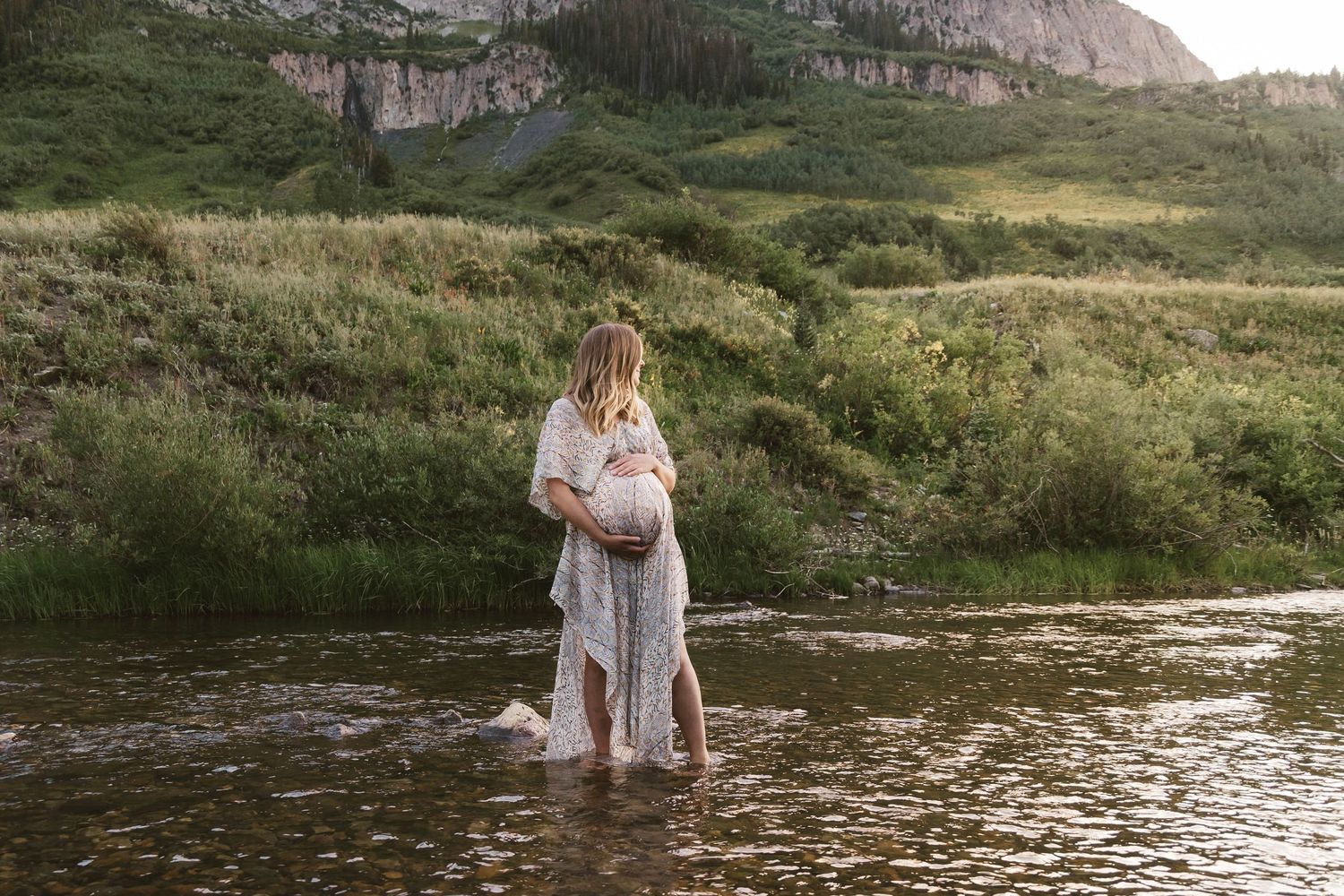Maternity photography session in Crested Butte, Colorado