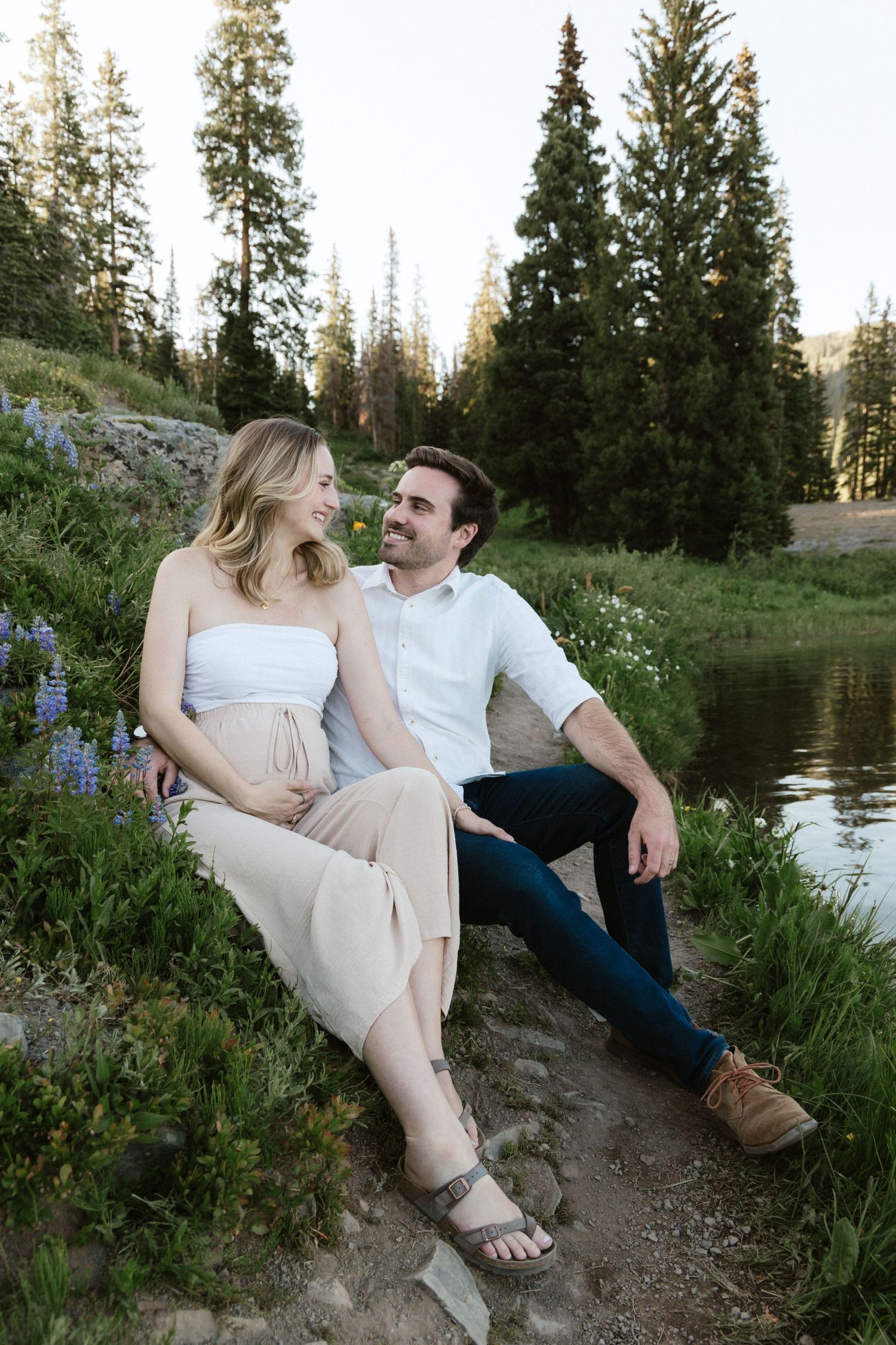 Maternity photography session in Crested Butte, Colorado