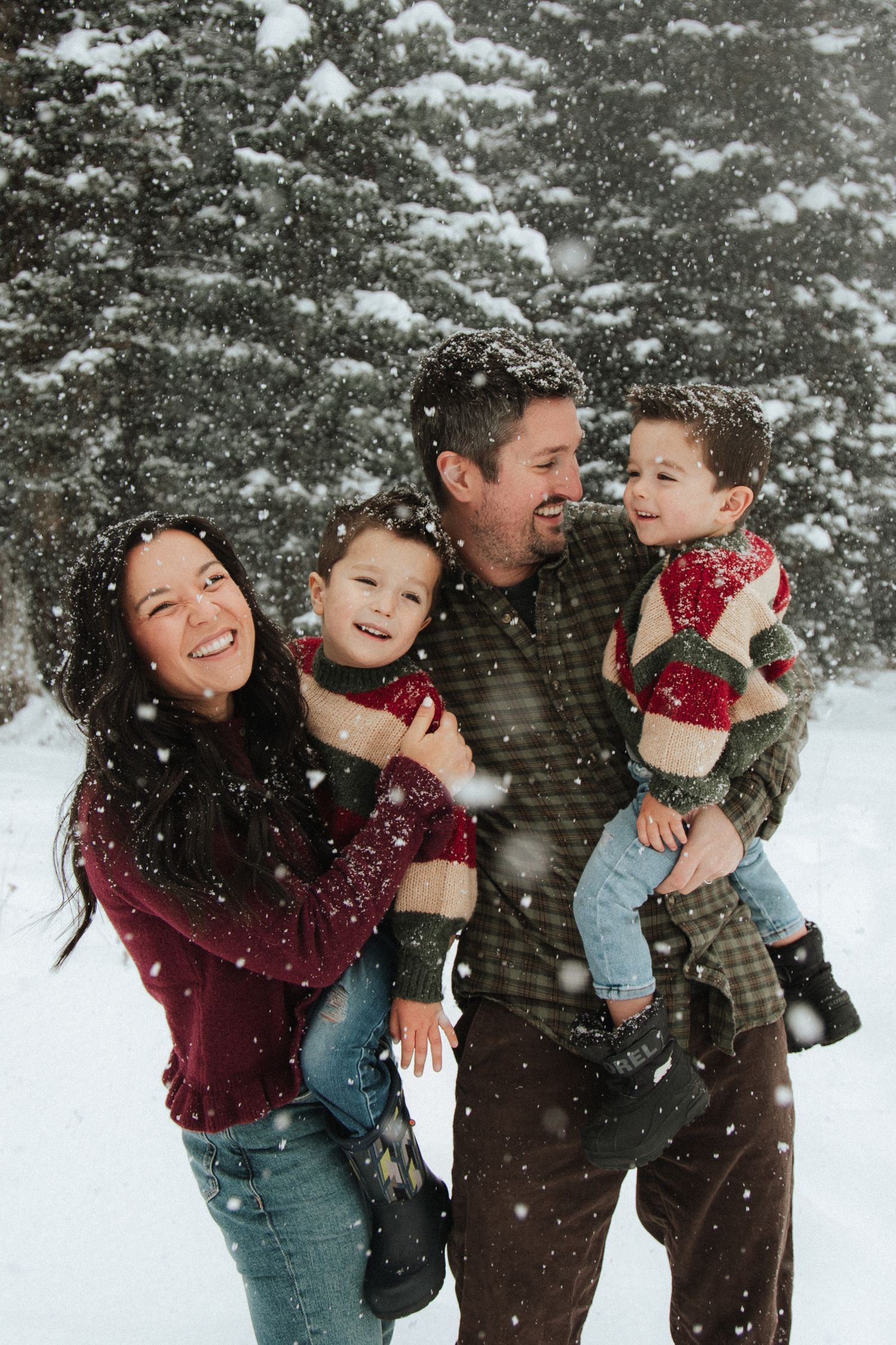 Crested Butte winter family photo. Colorado mountain photography snowy