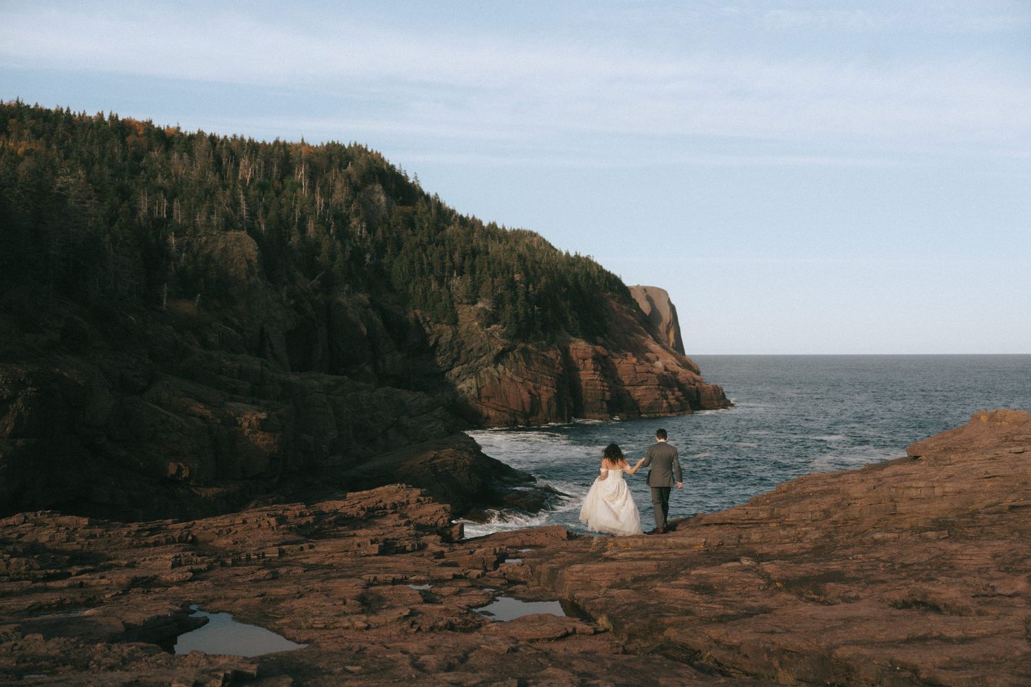 Scenic coastal wedding photography location with dramatic cliffs and ocean views.