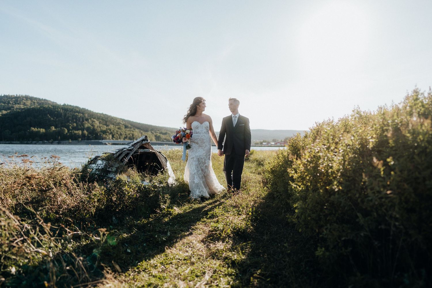 Scenic coastal wedding photos with golden light and natural landscapes.