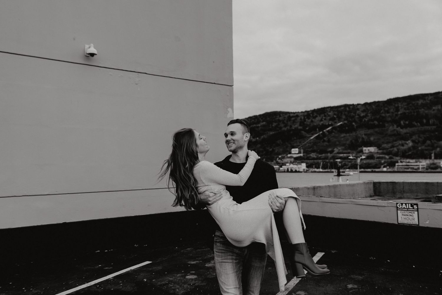 Artistic black and white couples photography on an urban rooftop.