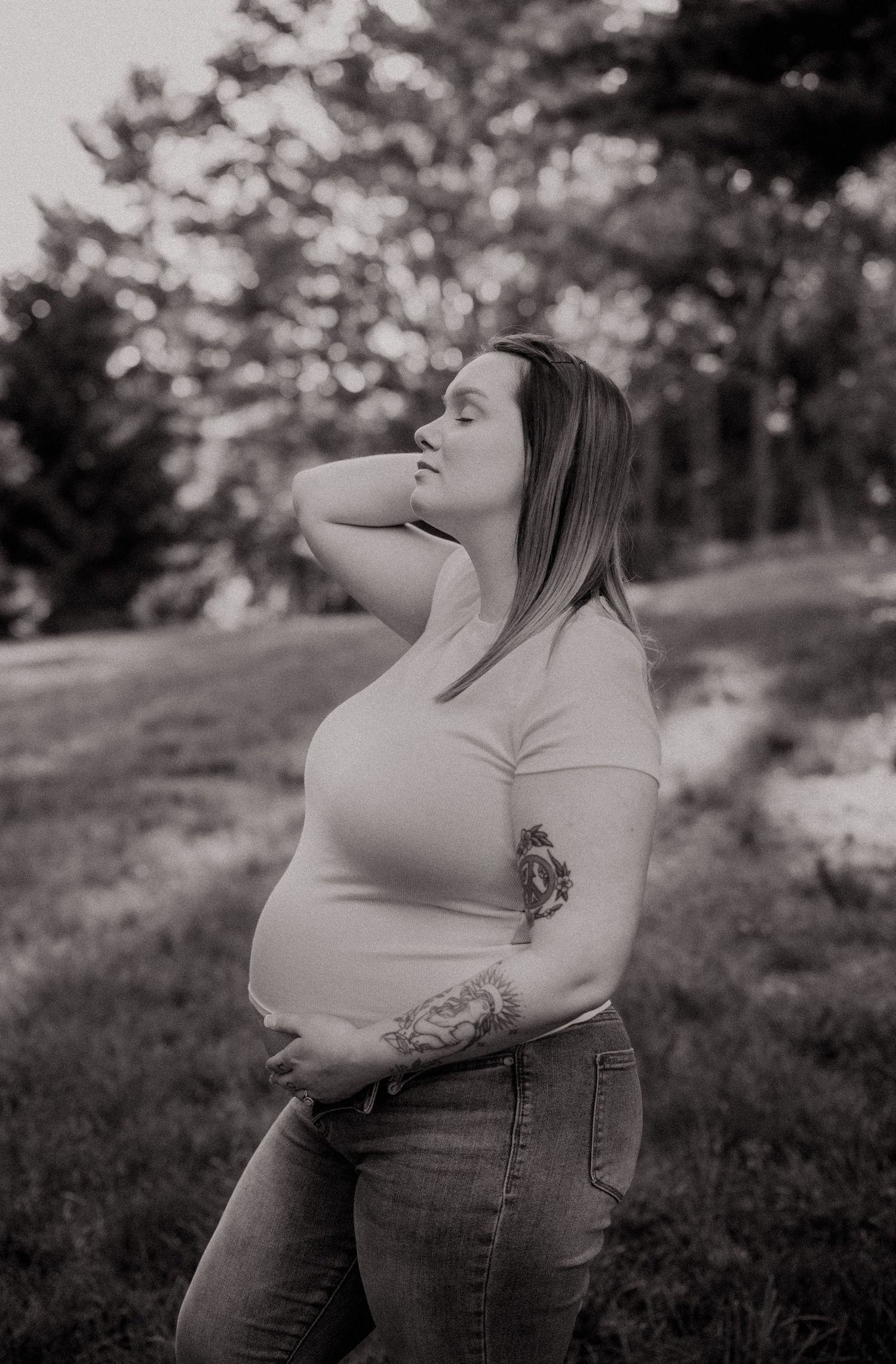 Candid maternity portraits in the Ohio Valley by Miranda Nicole Photo + Video, capturing real emotion and natural beauty with ease.