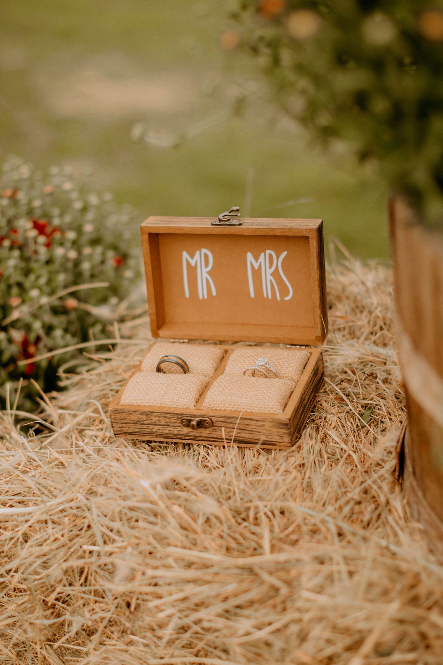 Pittsburgh PA wedding portraits by Miranda Nicole Photo + Video, capturing romantic, candid moments with timeless elegance and style.
