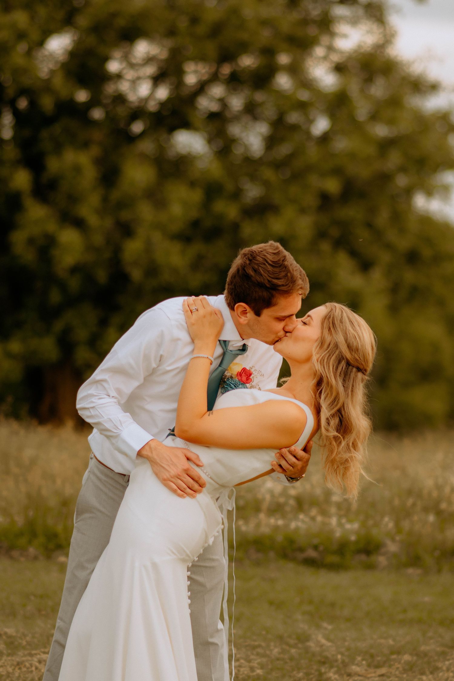 Timeless wedding photos in Pittsburgh Pennsylvania by Miranda Nicole Photo + Video, capturing elegant, emotional moments with care.