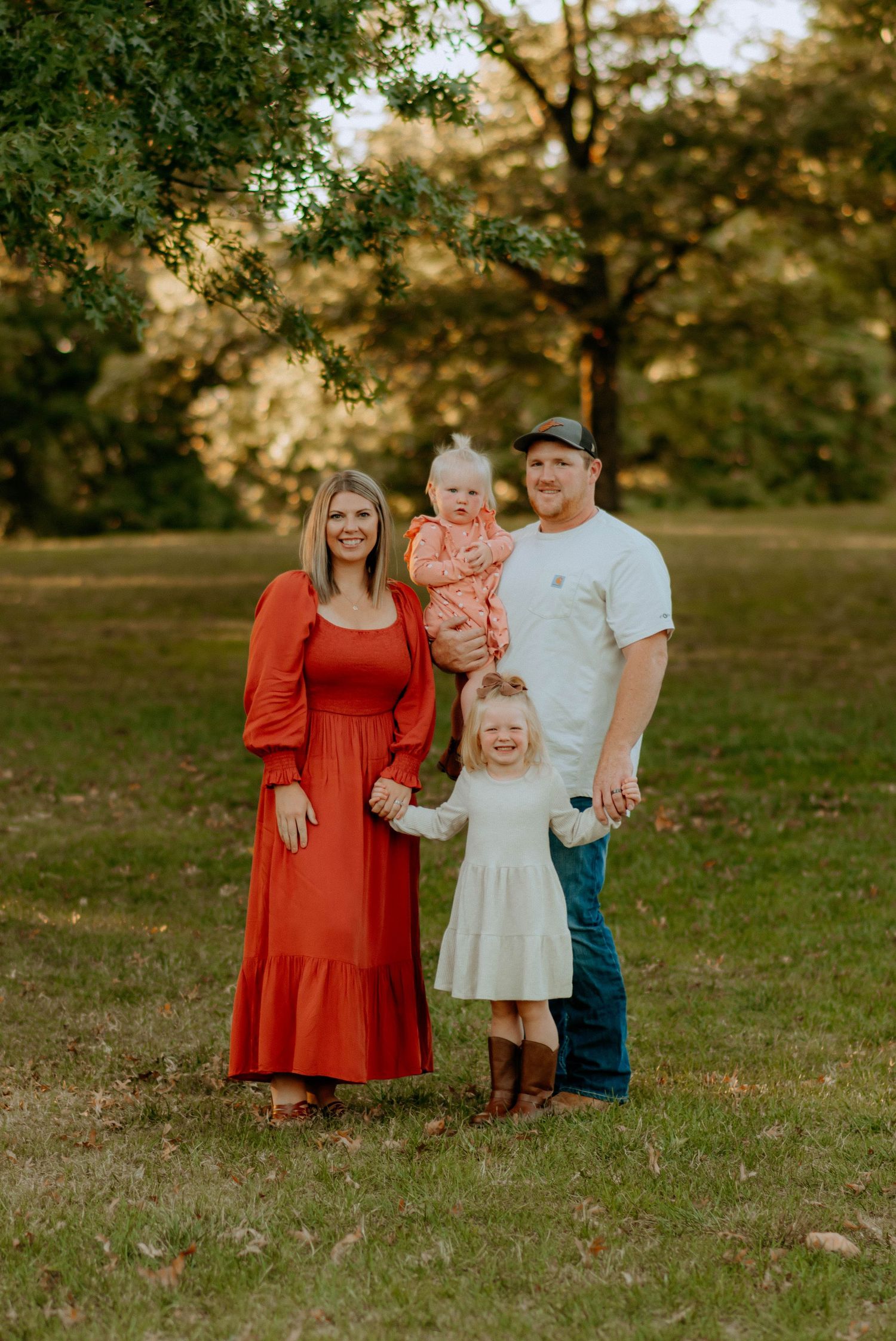 Family photographer in Wheeling WV – Miranda Nicole Photo + Video creates heartfelt, timeless portraits filled with love and connection.