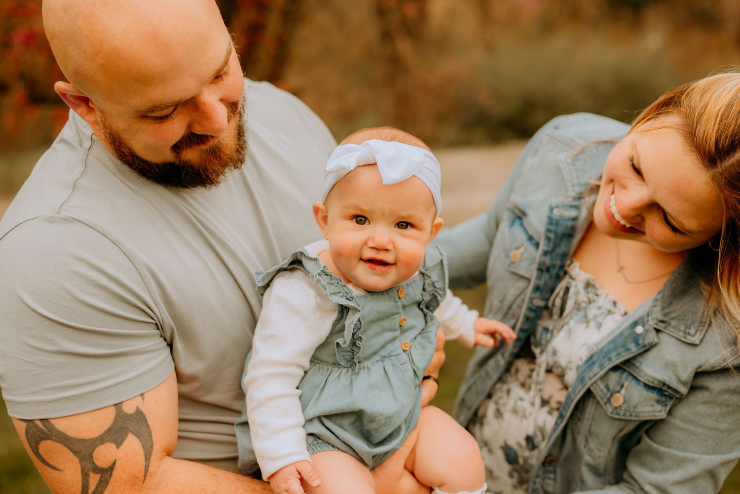 Casual family portraits in the Ohio Valley by Miranda Nicole Photo + Video, capturing natural moments and real connection with loved ones.