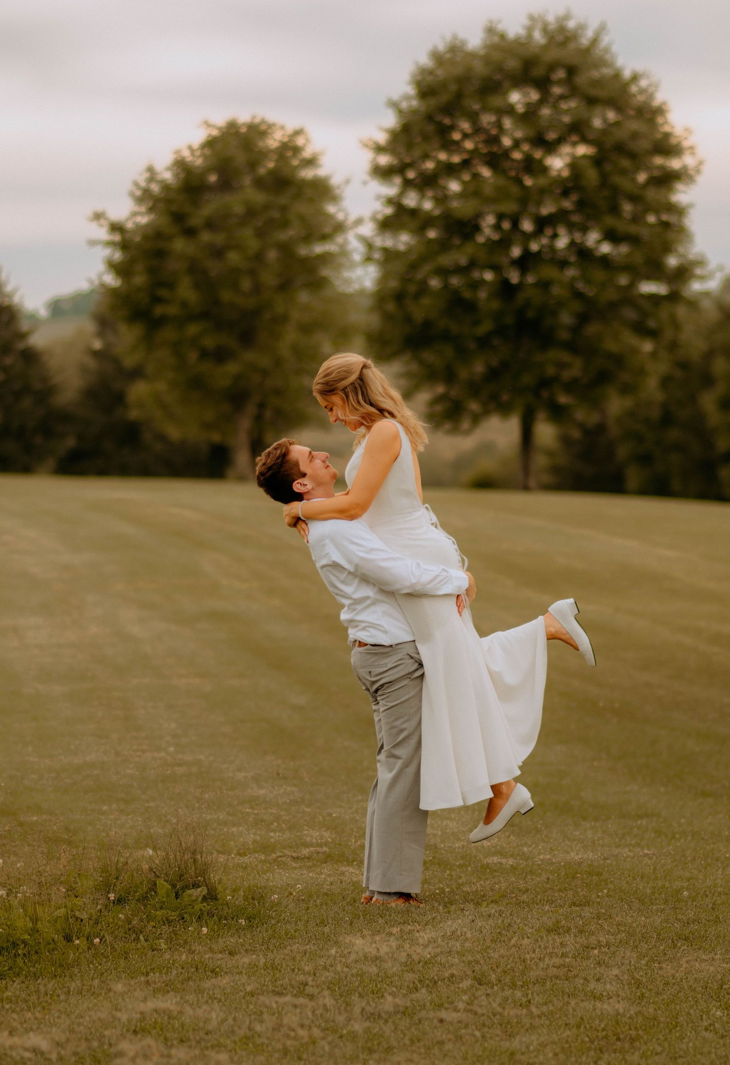 Pittsburgh Pennsylvania wedding captured by Miranda Nicole Photo + Video, showcasing authentic moments with timeless, elegant style.