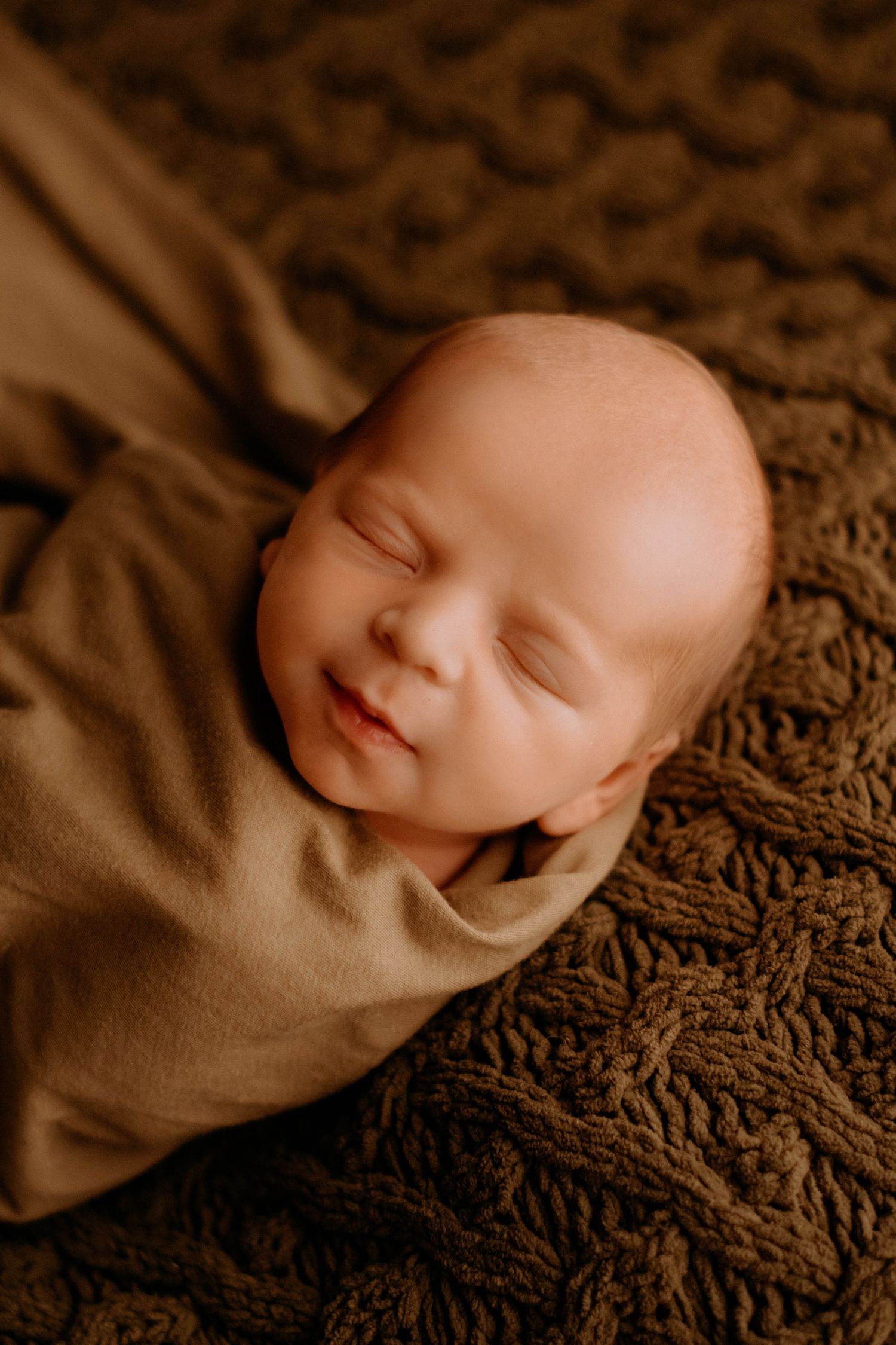 Newborn portraits in Pittsburgh Pennsylvania by Miranda Nicole Photo + Video, capturing sweet, natural moments with timeless artistry.