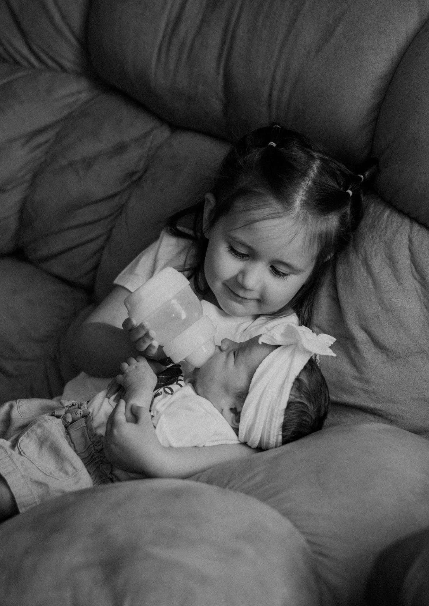 Newborn photography in Wheeling WV by Miranda Nicole Photo + Video, capturing soft, heartfelt images during your baby’s earliest days.