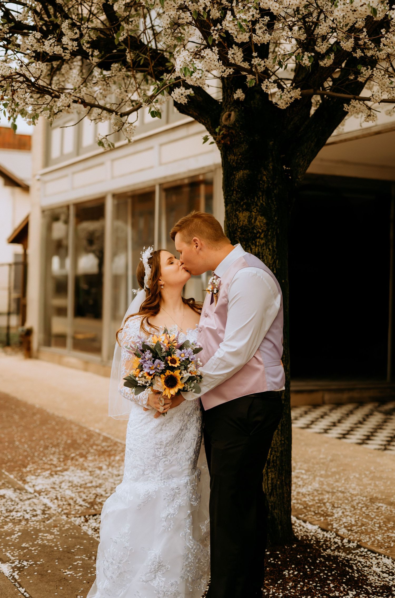Top Wheeling WV wedding photographer – Miranda Nicole Photo + Video captures authentic, romantic moments with timeless, elegant style.