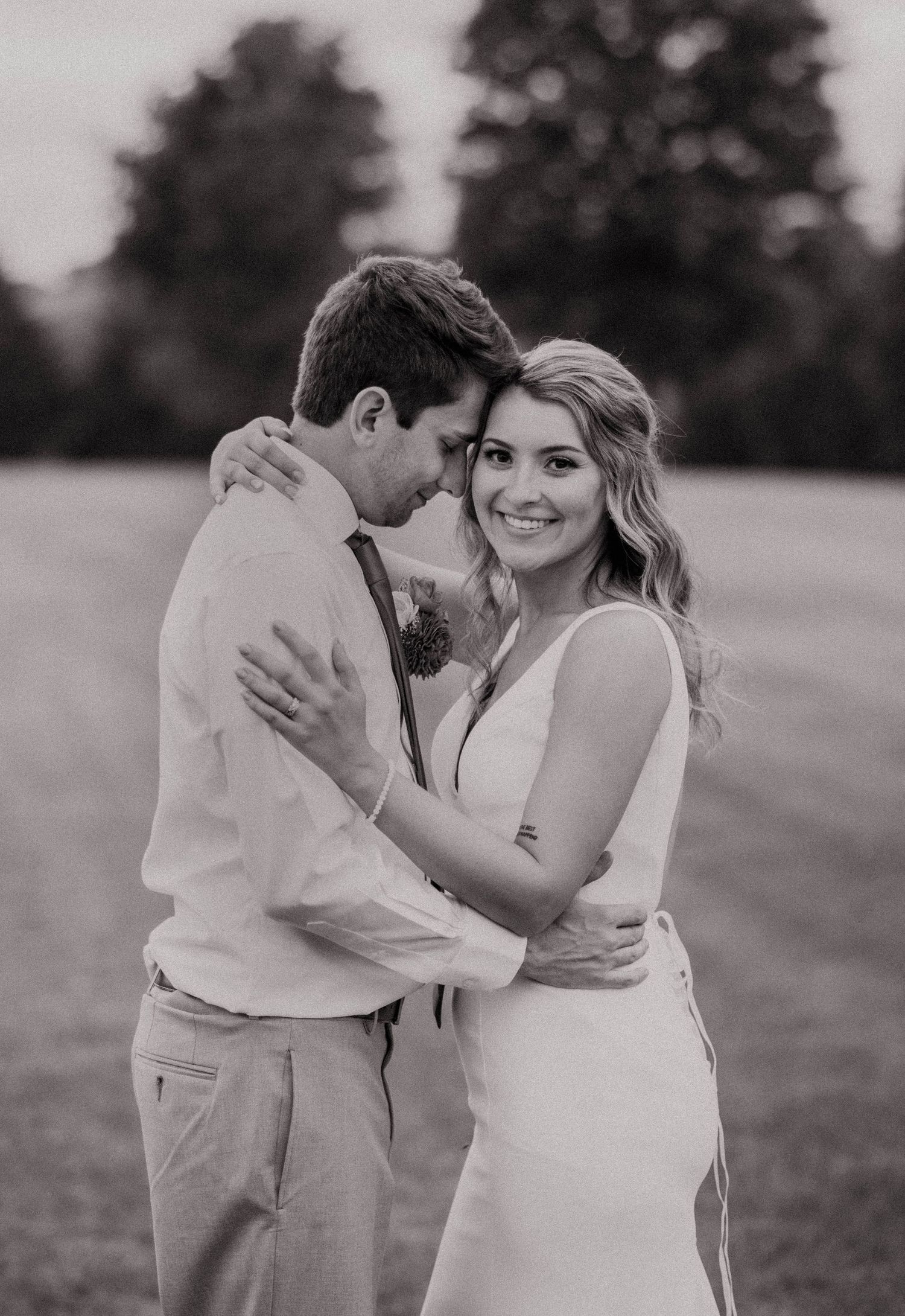Hire a wedding photographer in Pittsburgh PA – Miranda Nicole Photo + Video captures timeless, romantic moments with care and creativity.