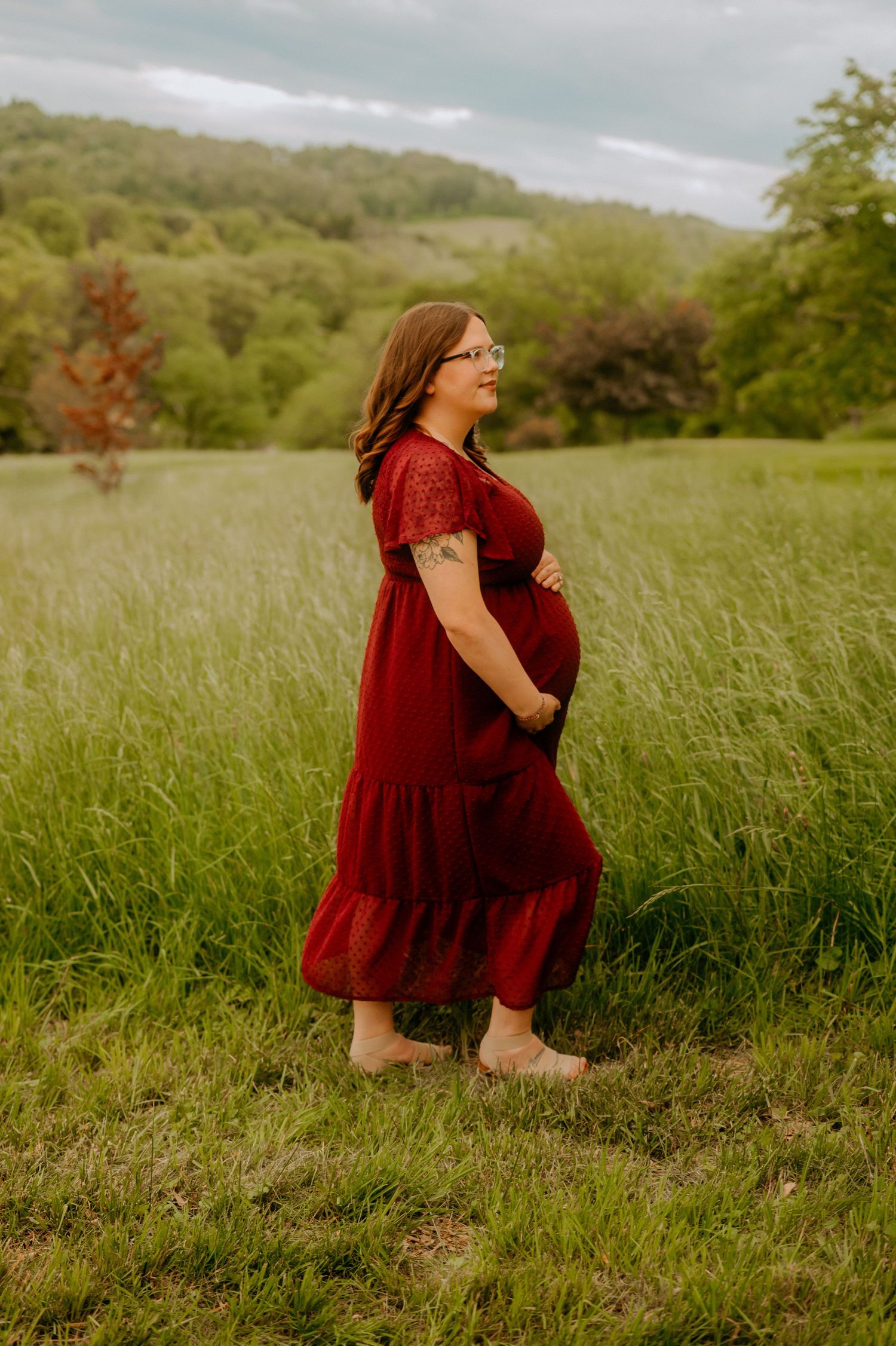 Stylized maternity session in the Ohio Valley by Miranda Nicole Photo + Video, capturing elegant, artistic portraits full of emotion.