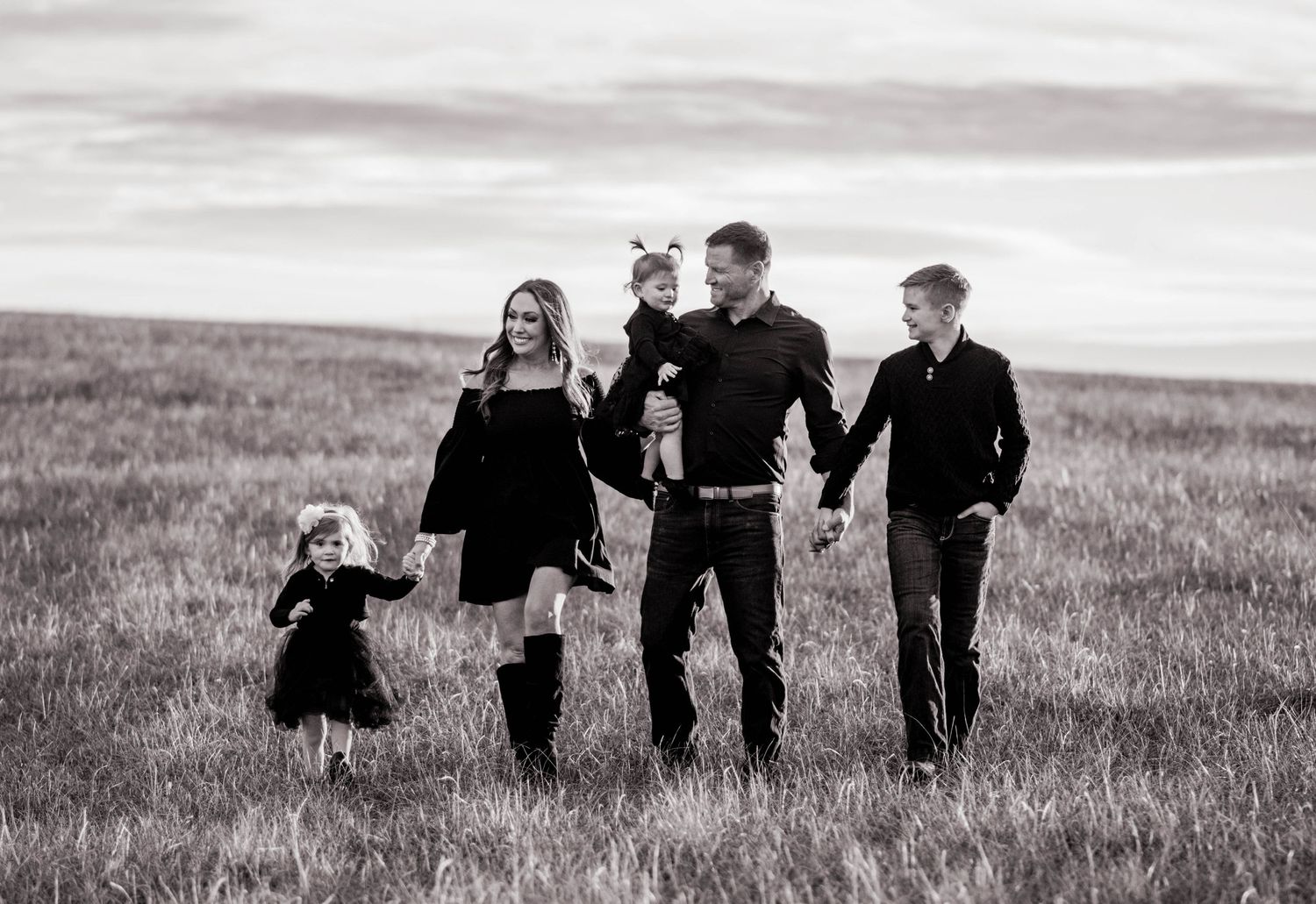 Family photography in Pittsburgh PA by Miranda Nicole Photo + Video, offering relaxed sessions that capture love, connection, and joy.