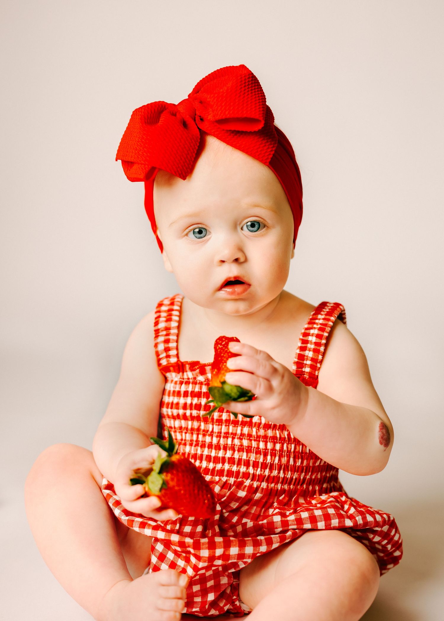 Best children’s photographer in Pittsburgh PA – Miranda Nicole Photo + Video captures timeless, joyful portraits with personality and heart.