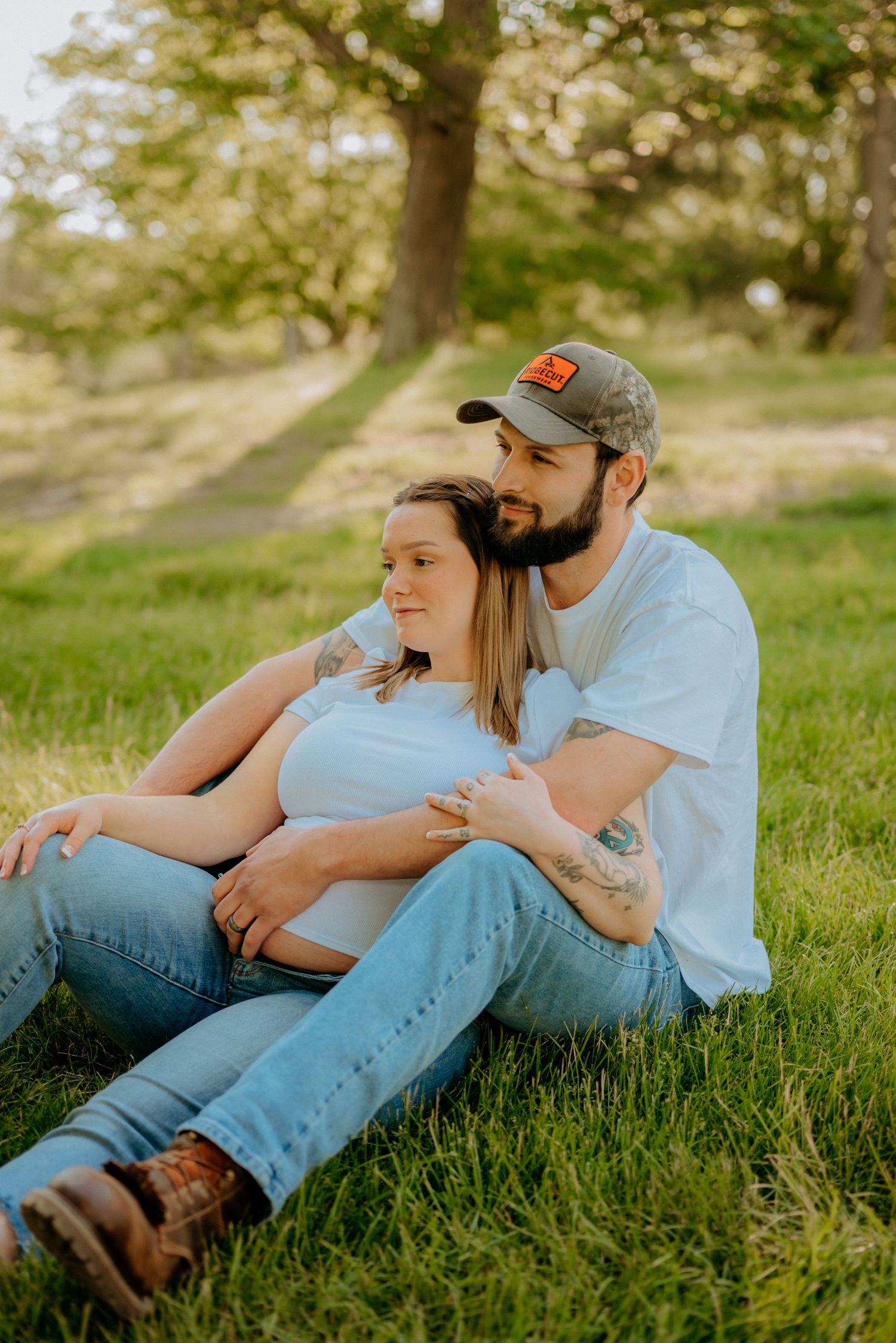 Natural light maternity photographer in Wheeling WV – Miranda Nicole Photo + Video captures soft, glowing portraits with genuine emotion.
