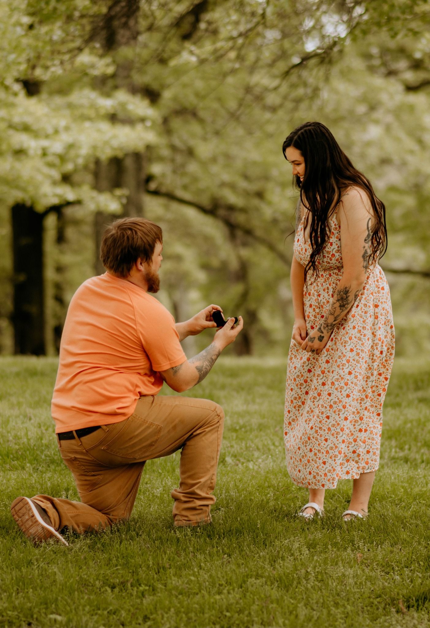 Lifestyle couples photographer in the Ohio Valley – Miranda Nicole Photo + Video captures authentic love and relaxed, candid moments.