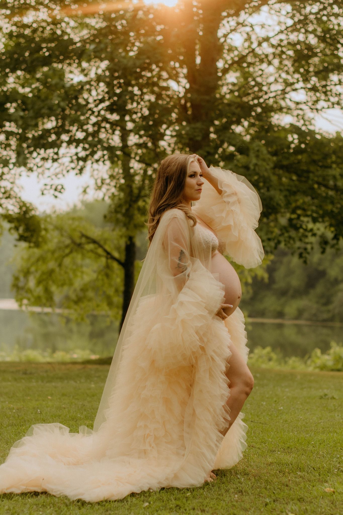 Professional maternity photographer in Wheeling West Virginia – Miranda Nicole Photo + Video captures glowing, timeless maternity images.