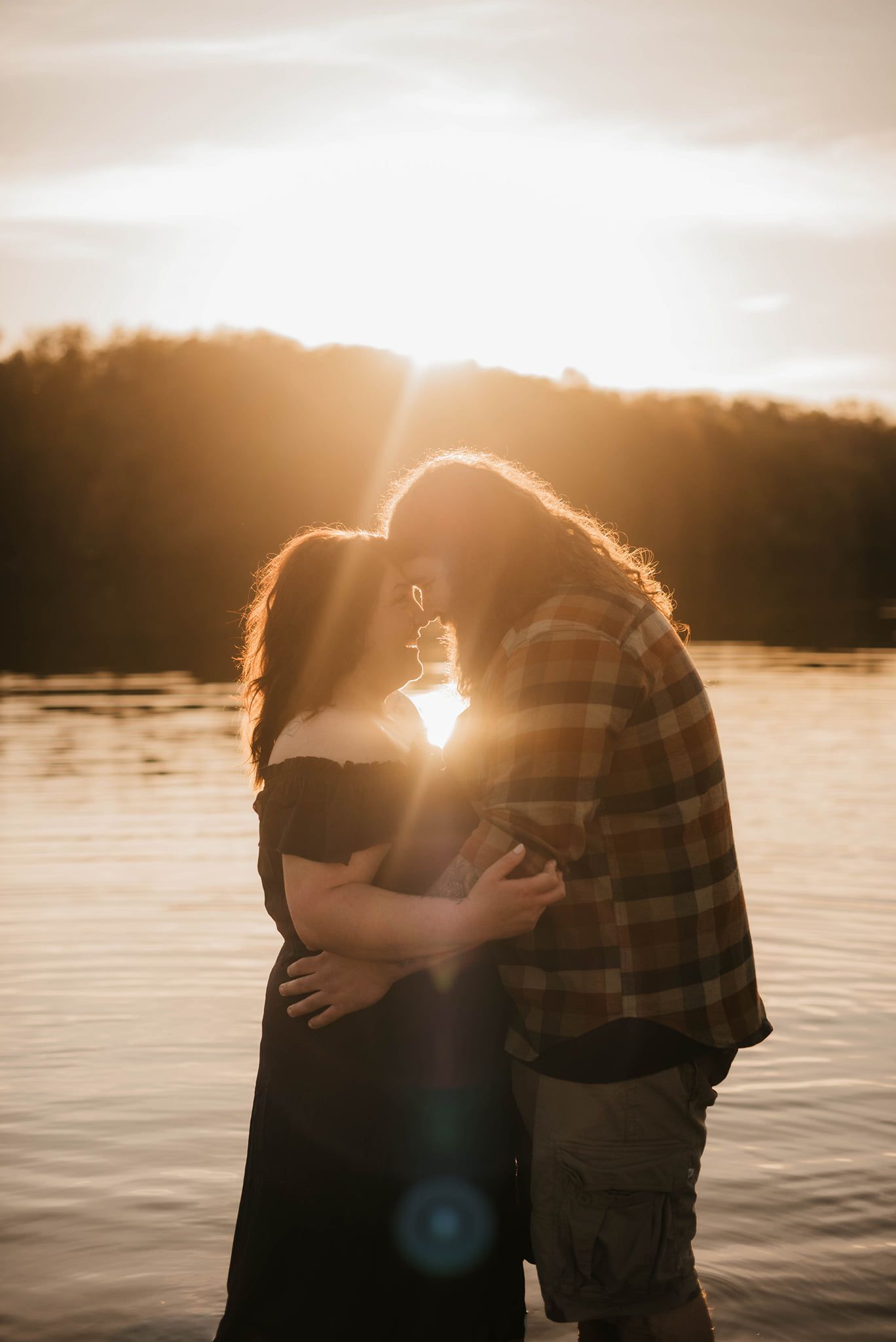 Couples photographer in Wheeling WV – Miranda Nicole Photo + Video captures romantic, candid portraits full of love and connection.