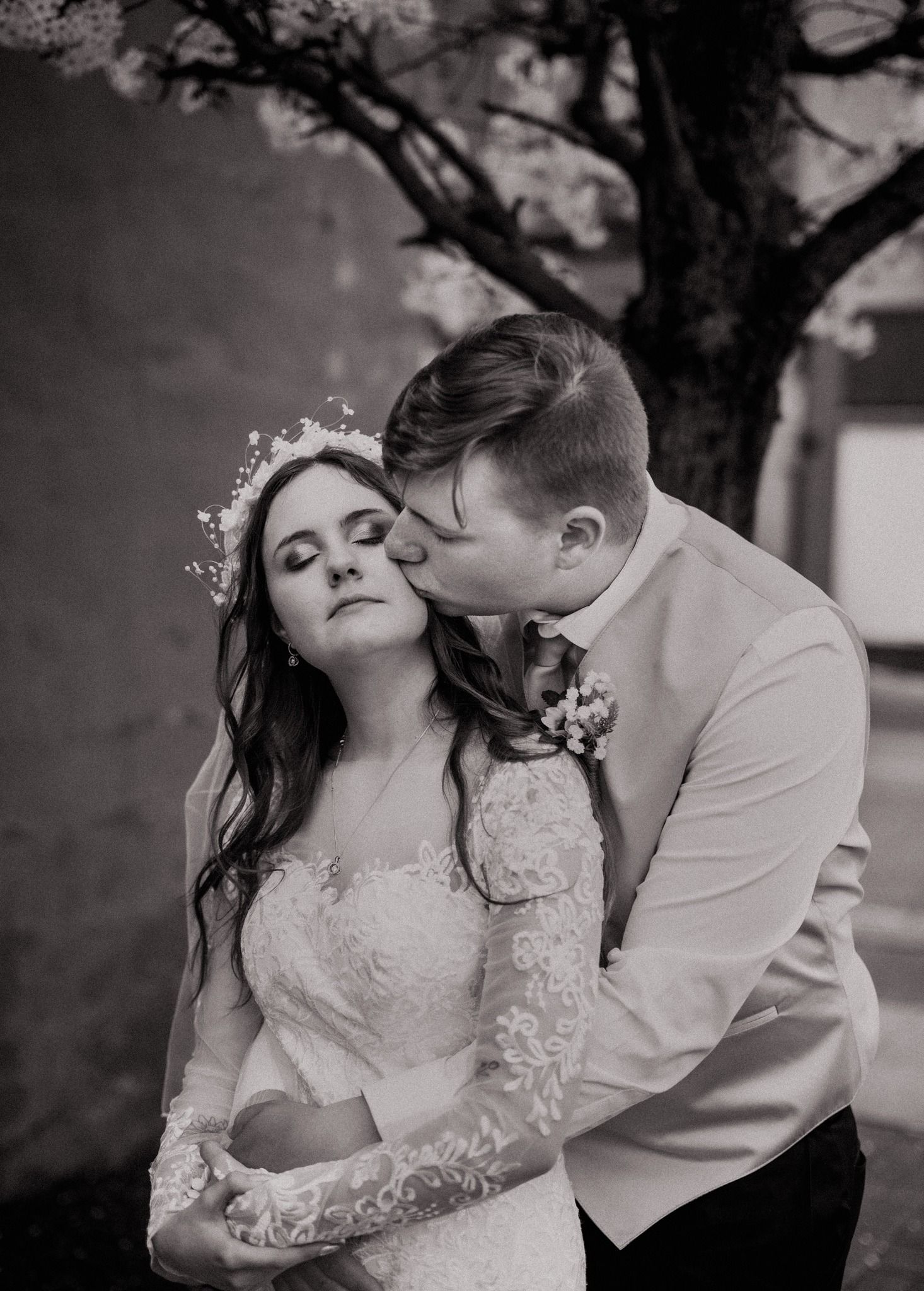Affordable wedding photography in Wheeling West Virginia by Miranda Nicole Photo + Video, capturing heartfelt moments with timeless style.