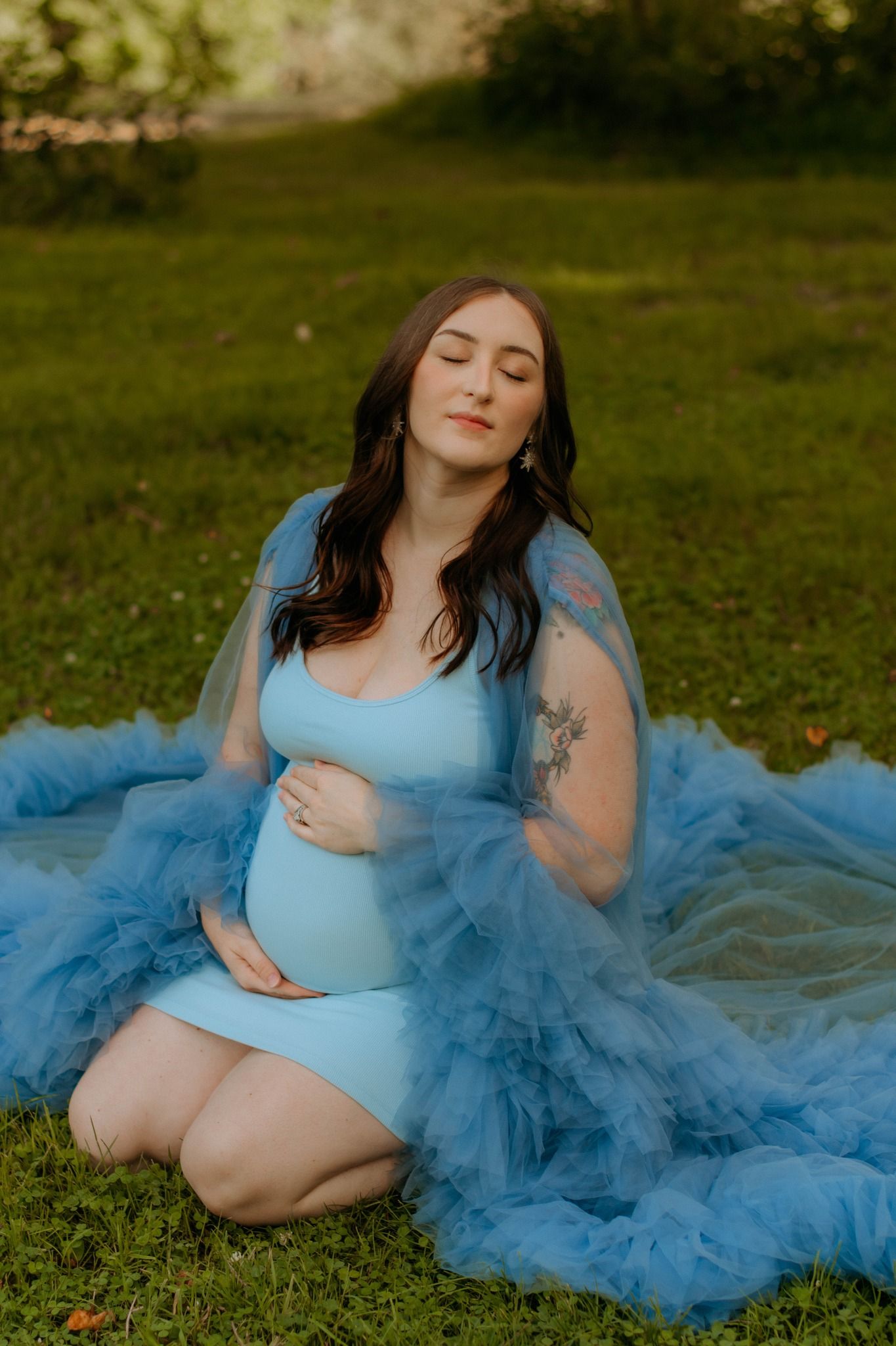 Pittsburgh PA maternity photography session by Miranda Nicole Photo + Video, capturing genuine connection and glowing beauty outdoors.