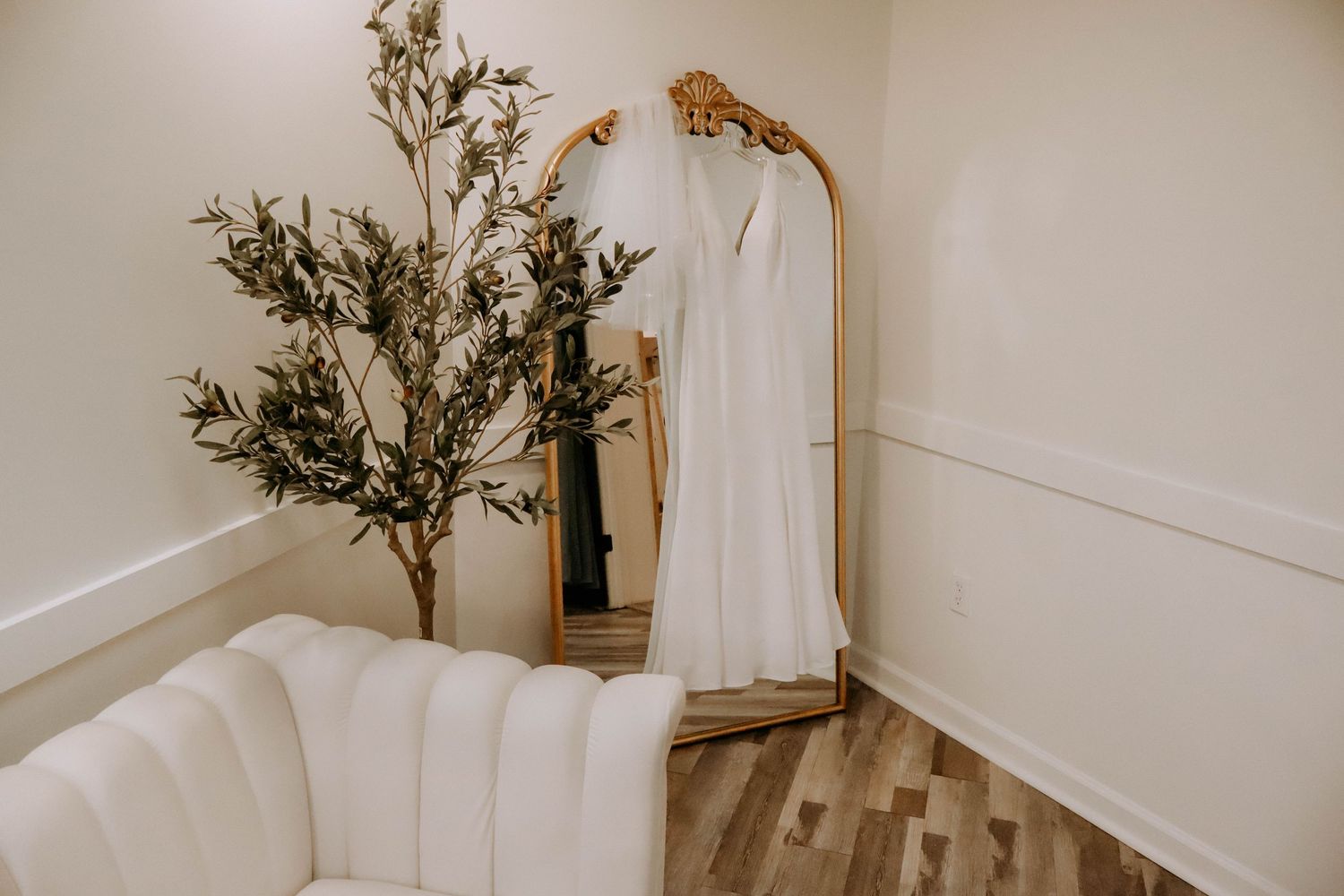 Best wedding photographer in West Virginia – Miranda Nicole Photo + Video captures authentic, emotional moments with timeless elegance.
