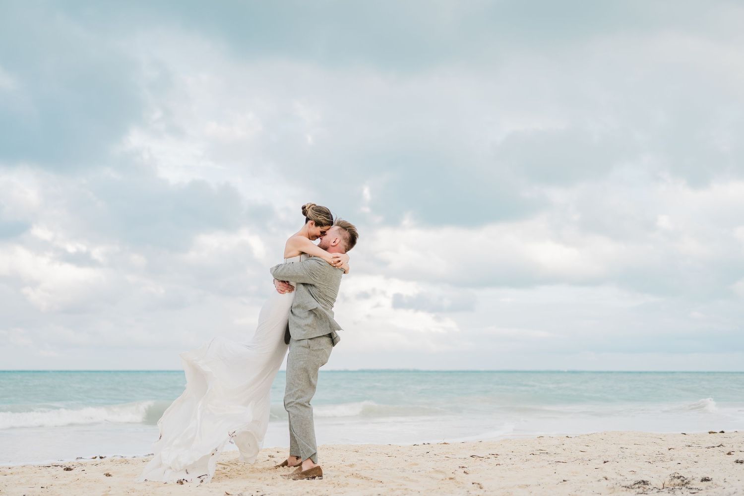 Beach wedding | Mexico wedding photographer