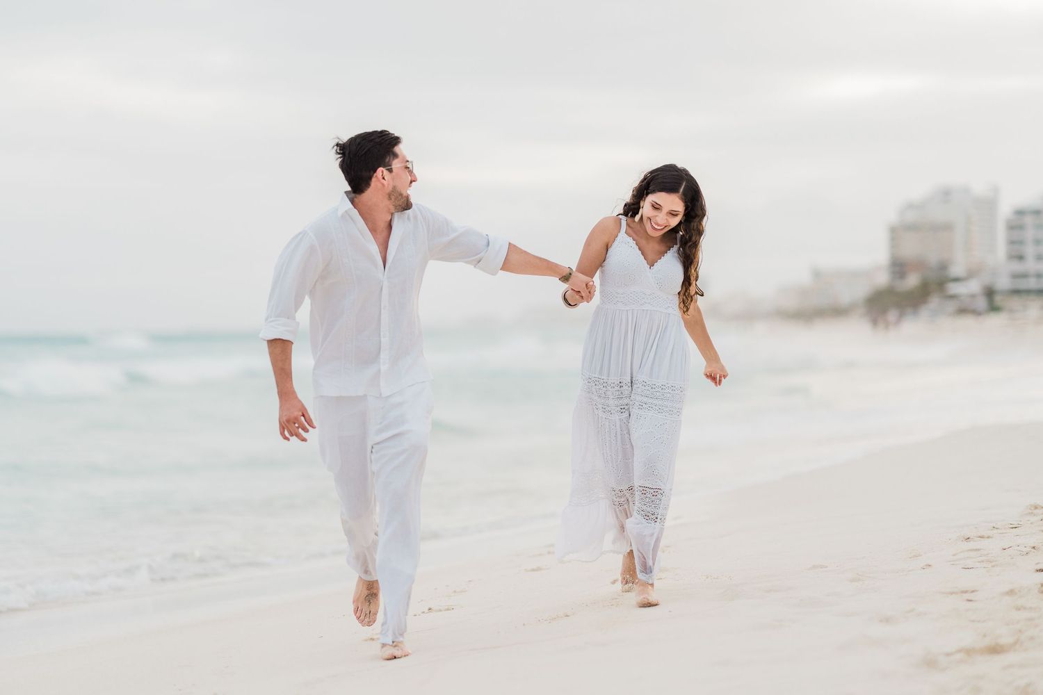 Vacation couple photoshoot on Tulum beach Mexico — Luis Tovilla
