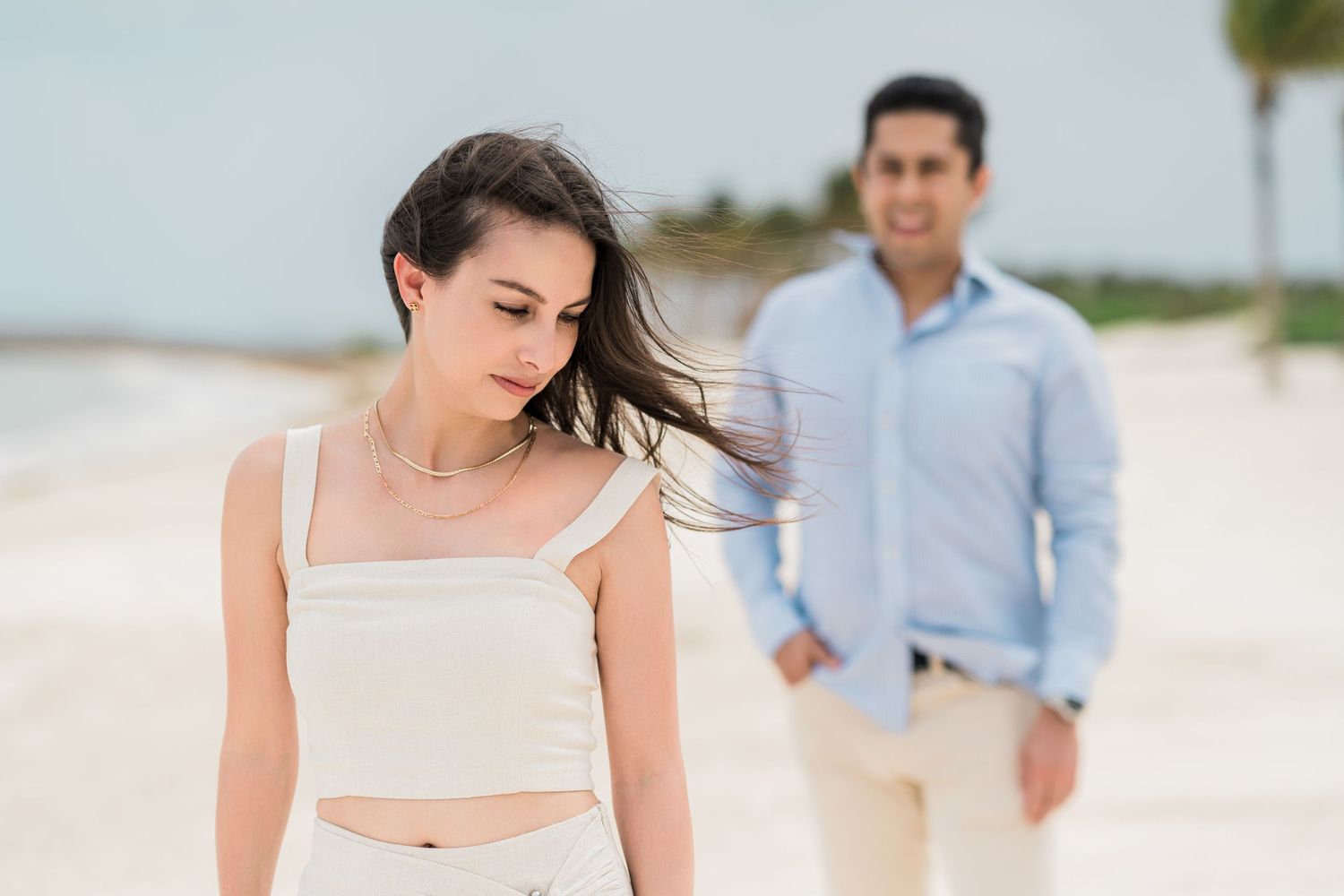 Romantic couple session on Costa Mujeres beach at sunset — Luis Tovilla