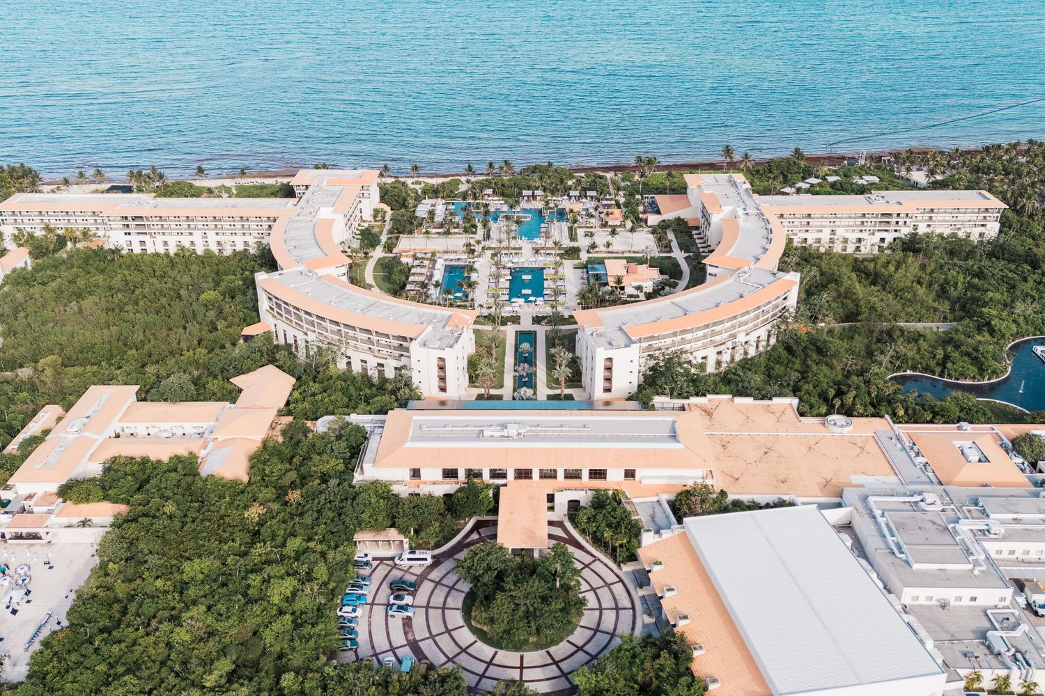 UNICO 2087 RESORT drone shot